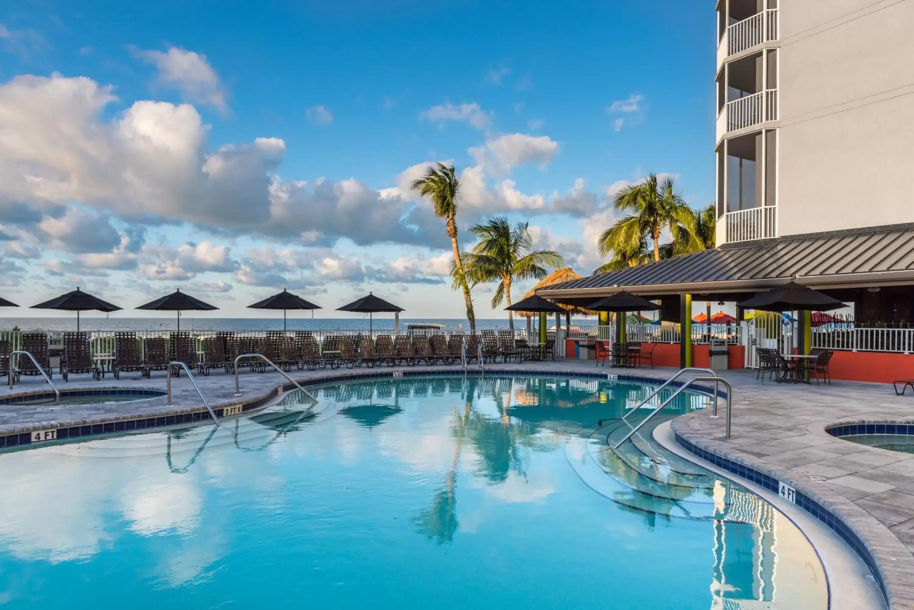 Property building, Swimming Pool in Diamond Head Beach Resort