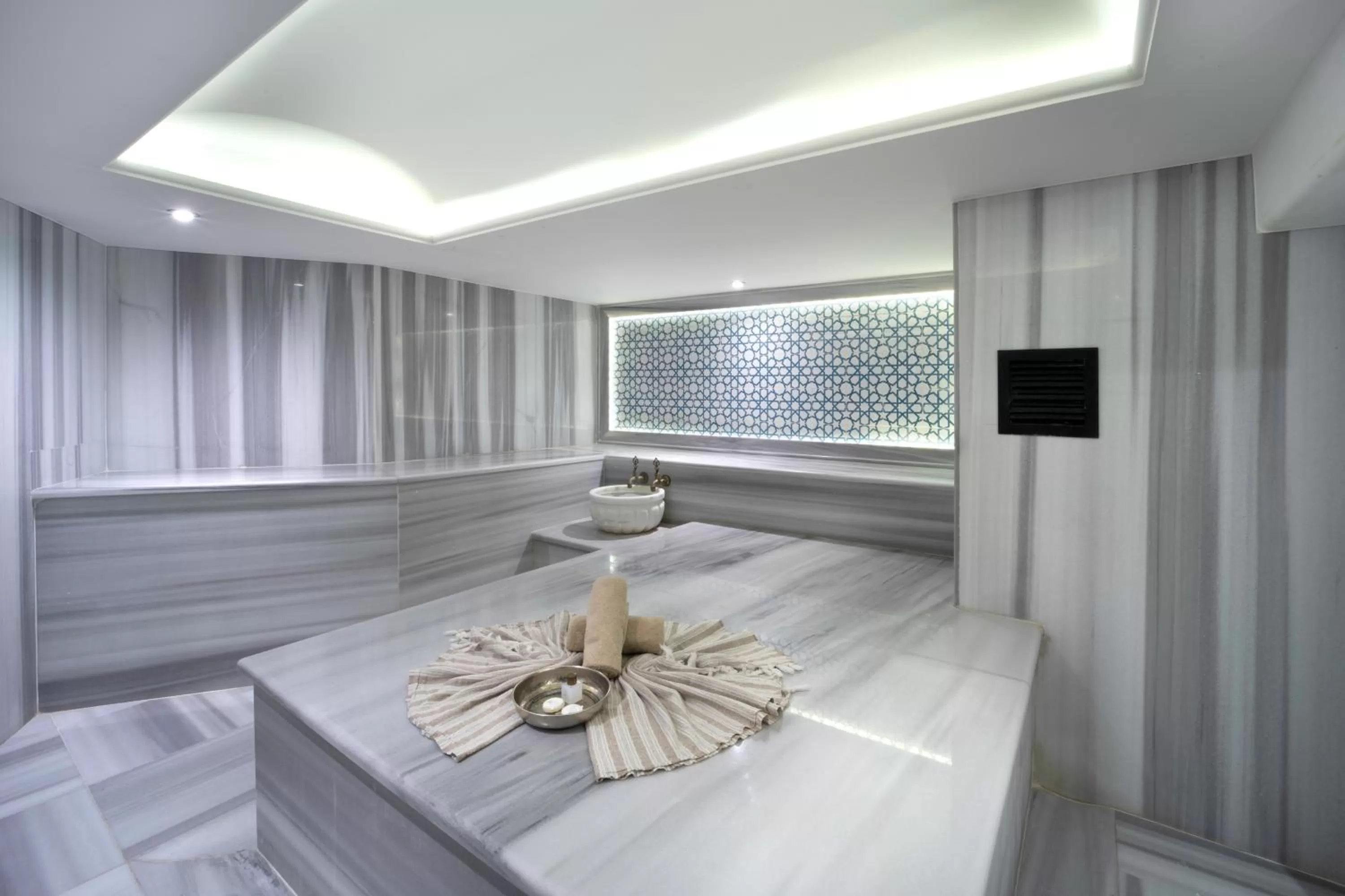 Steam room, Bed in Orka Royal Hotel & Spa