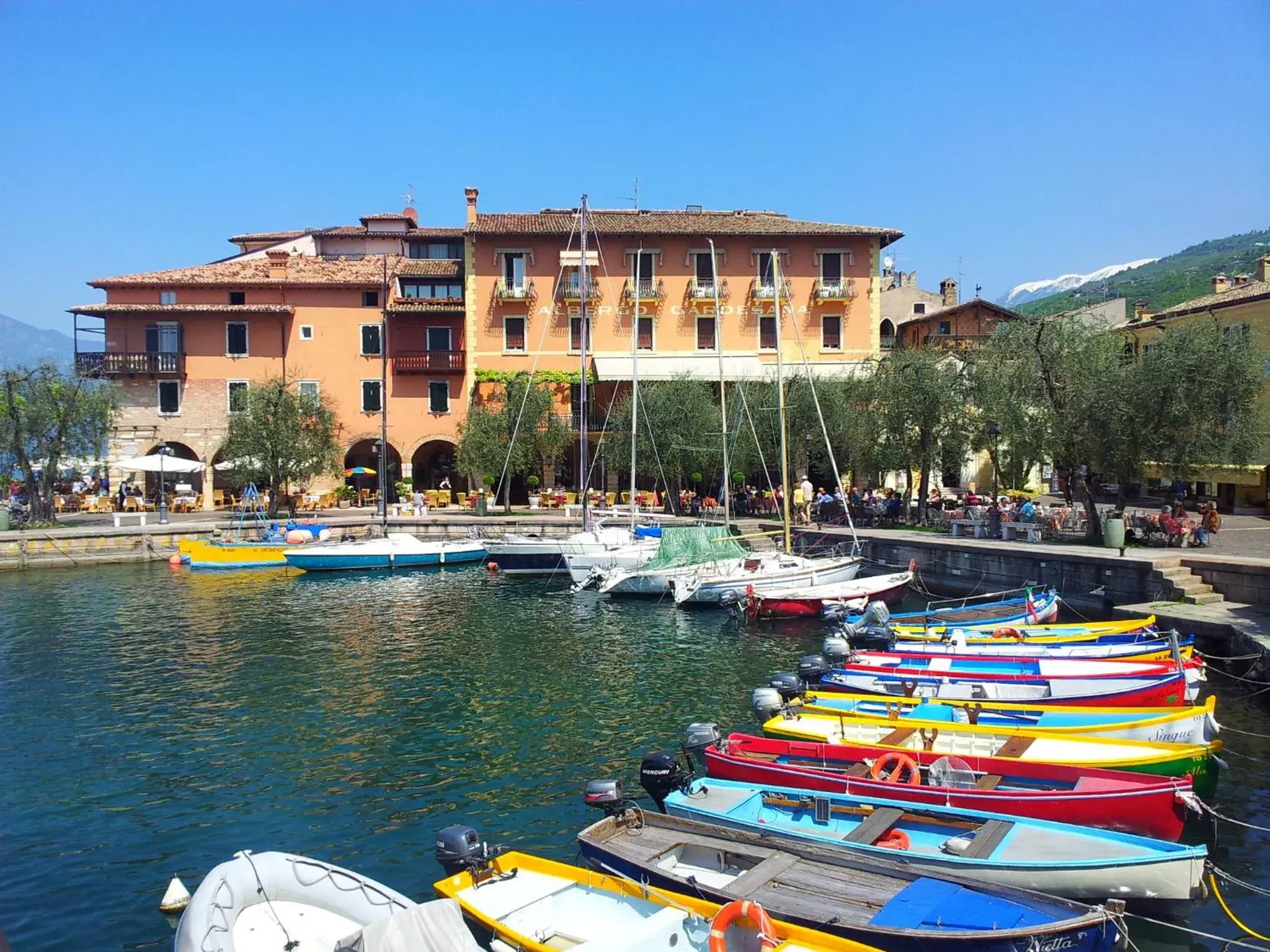 Facade/entrance, Property Building in Albergo Ristorante Gardesana ***S