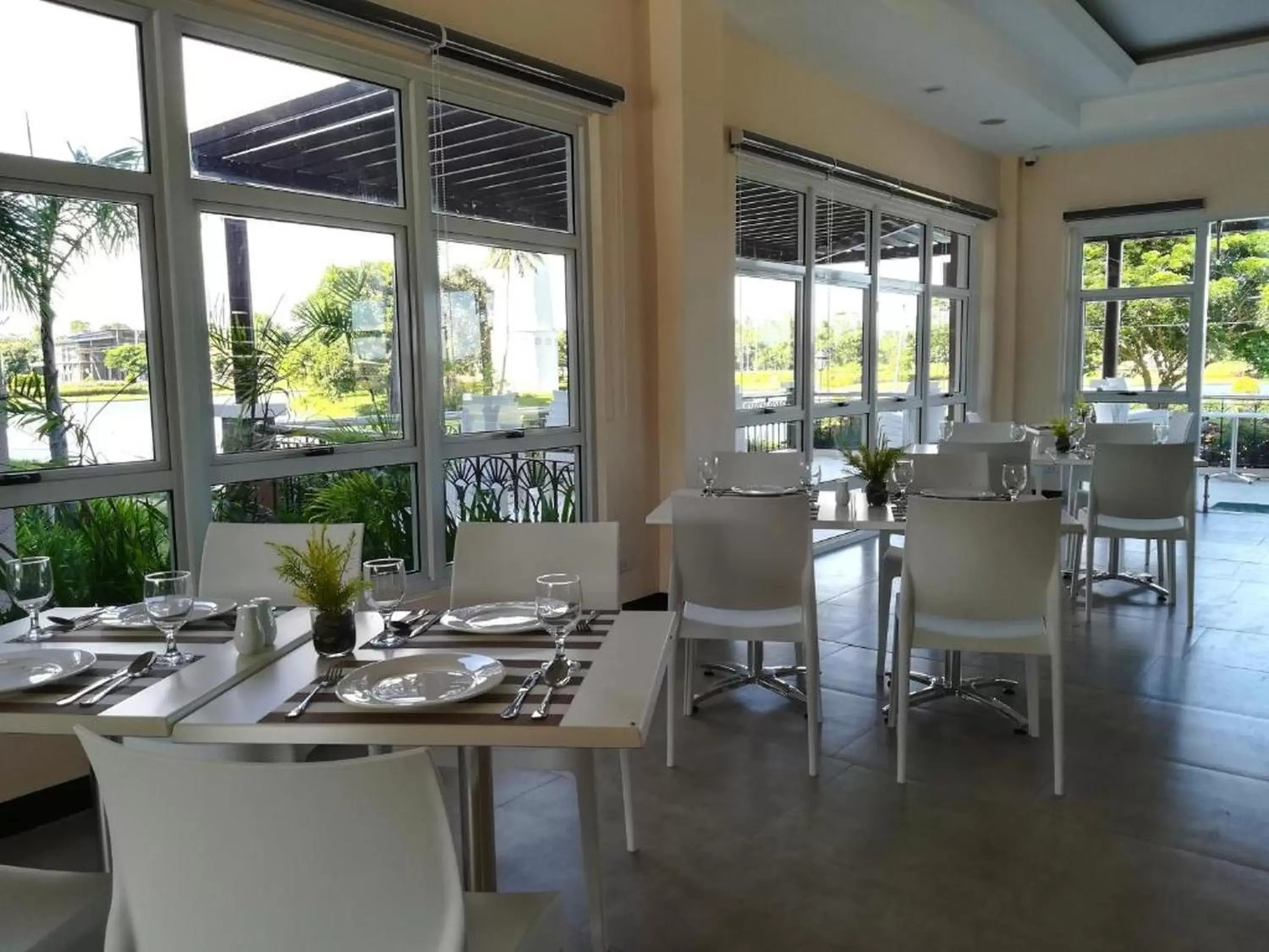 Restaurant/Places to Eat in Sotogrande Iloilo Hotel