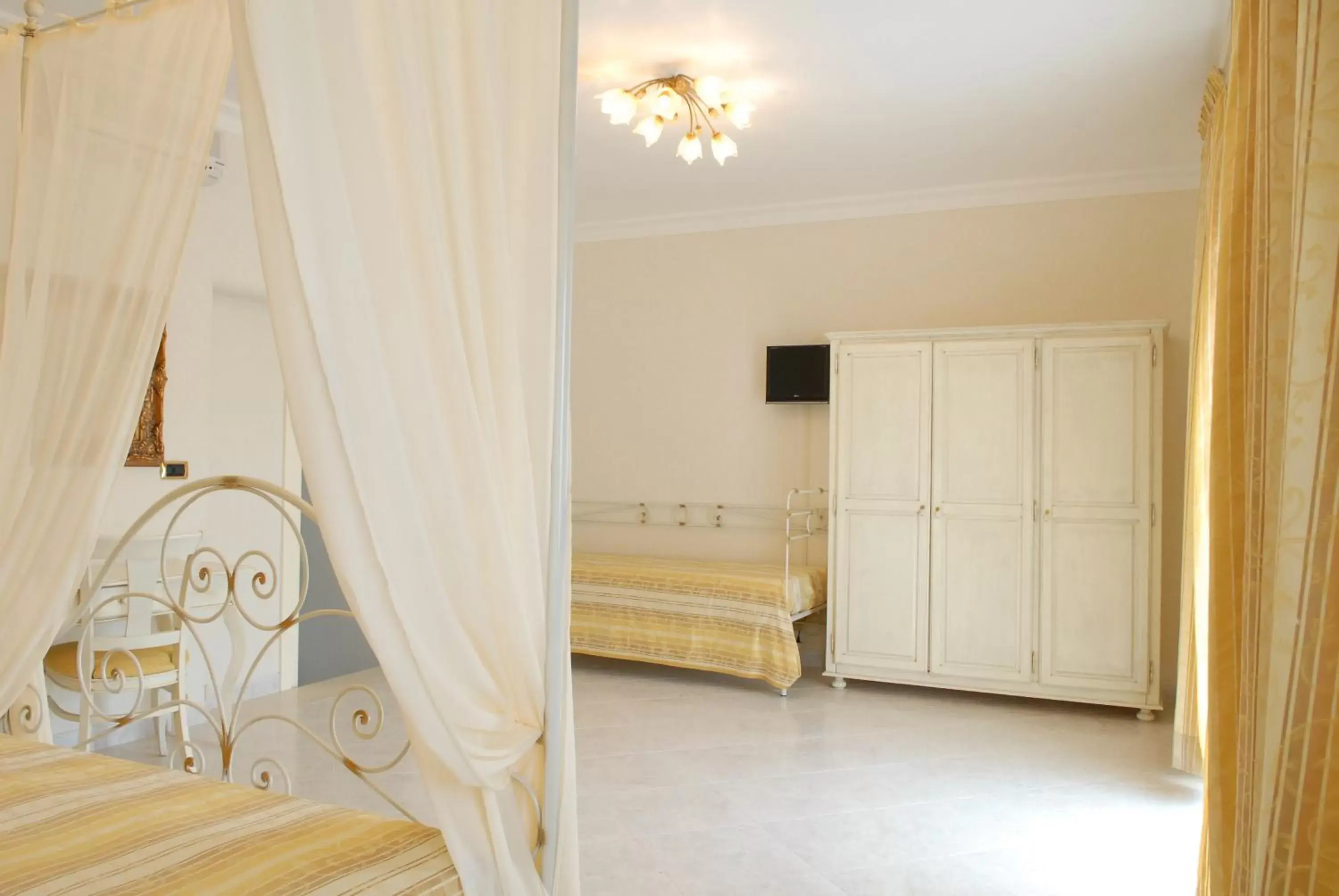Photo of the whole room, Bed in Villa Caramia