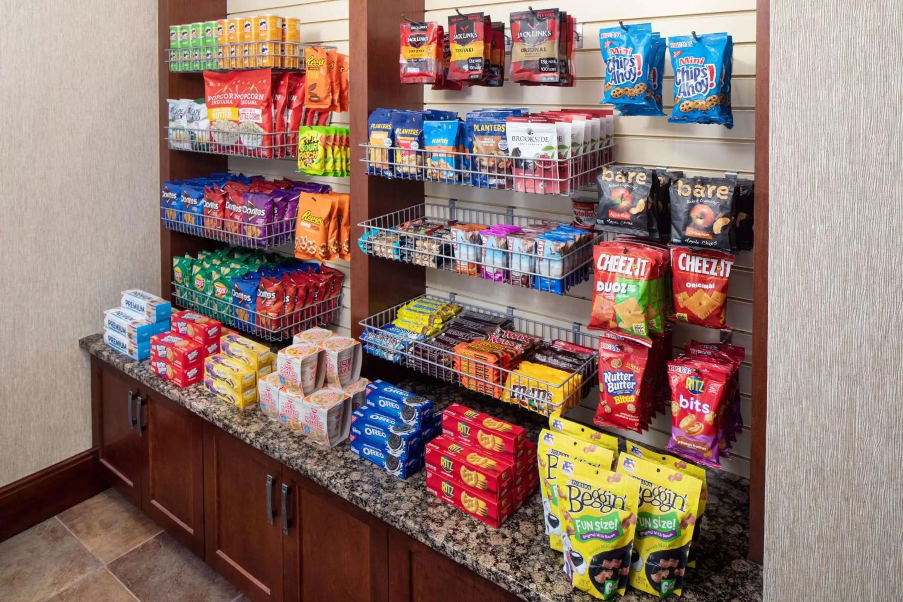 Dining area, Supermarket/Shops in Homewood Suites by Hilton Rockville- Gaithersburg