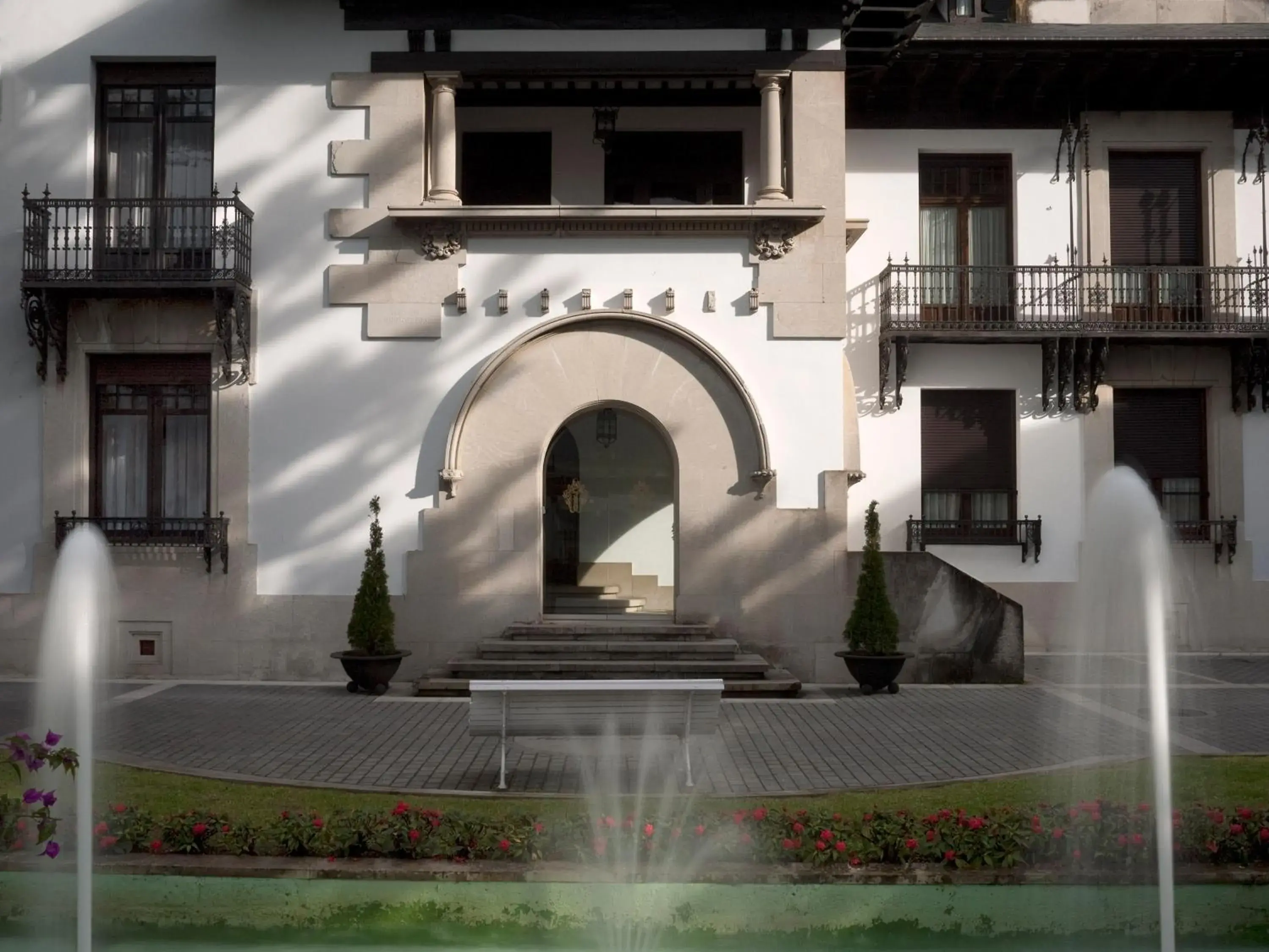 Facade/entrance, Property Building in Palacio Arias