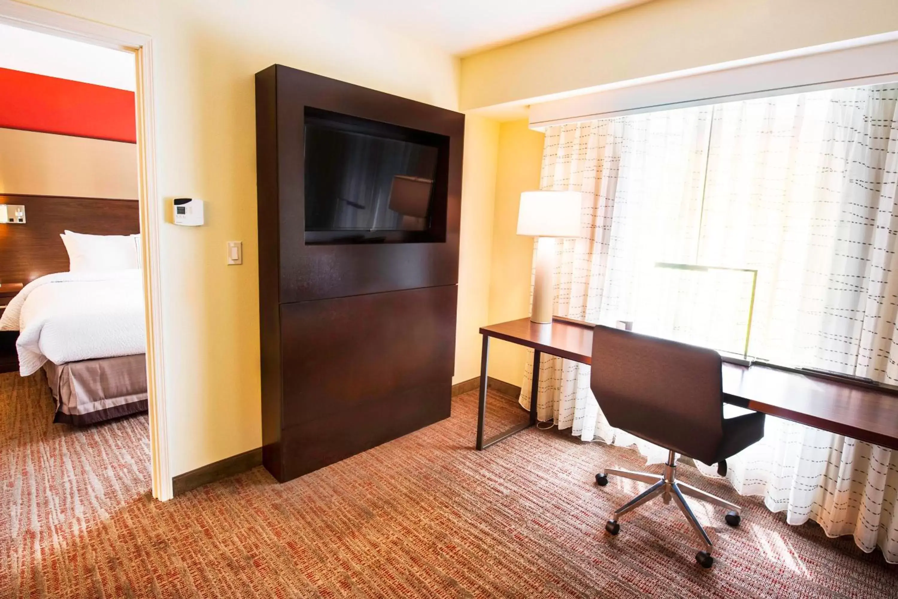 Bedroom, TV/Entertainment Center in Residence Inn by Marriott Columbia West/Lexington