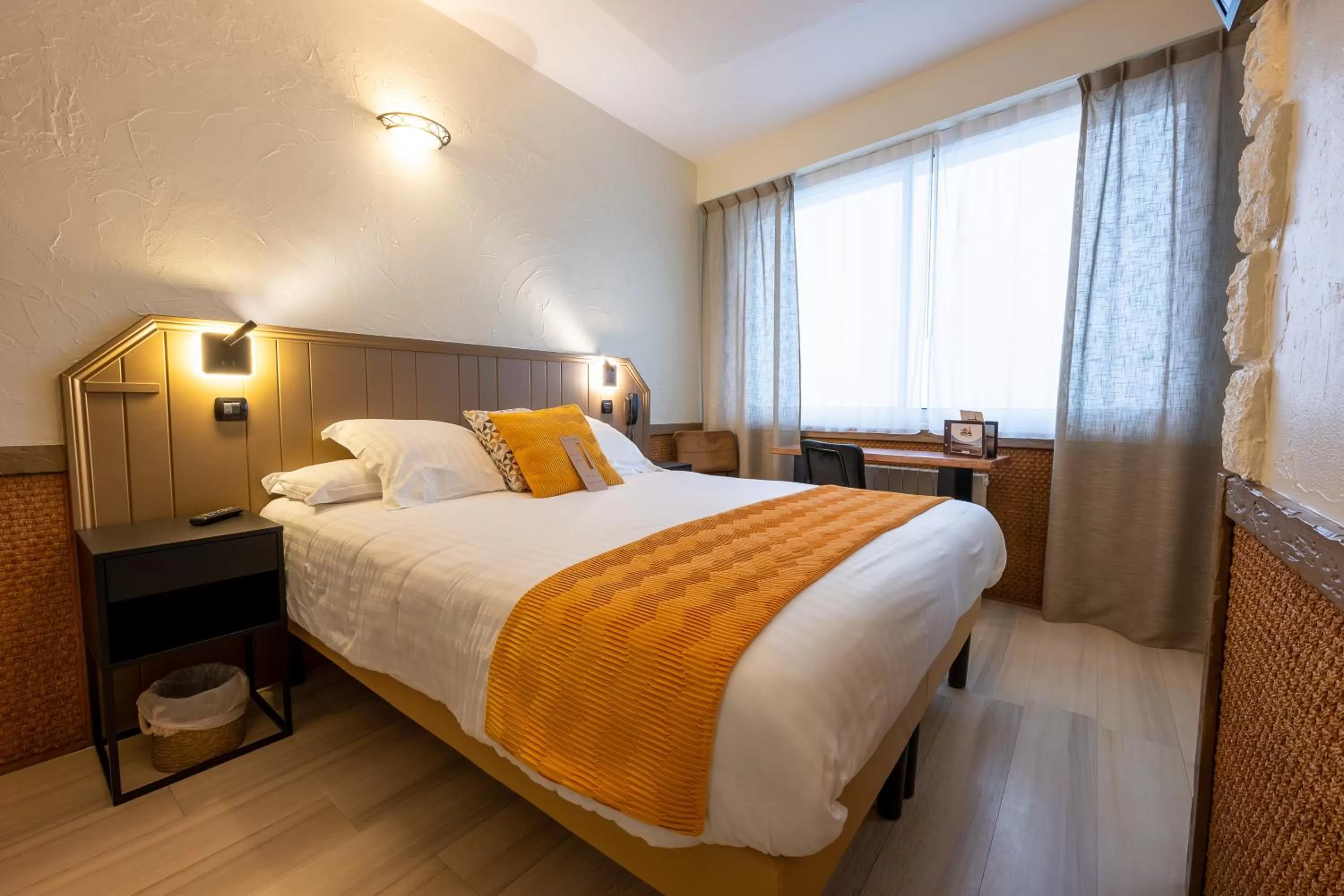 Bed in Logis Hôtel Rêve de Sable