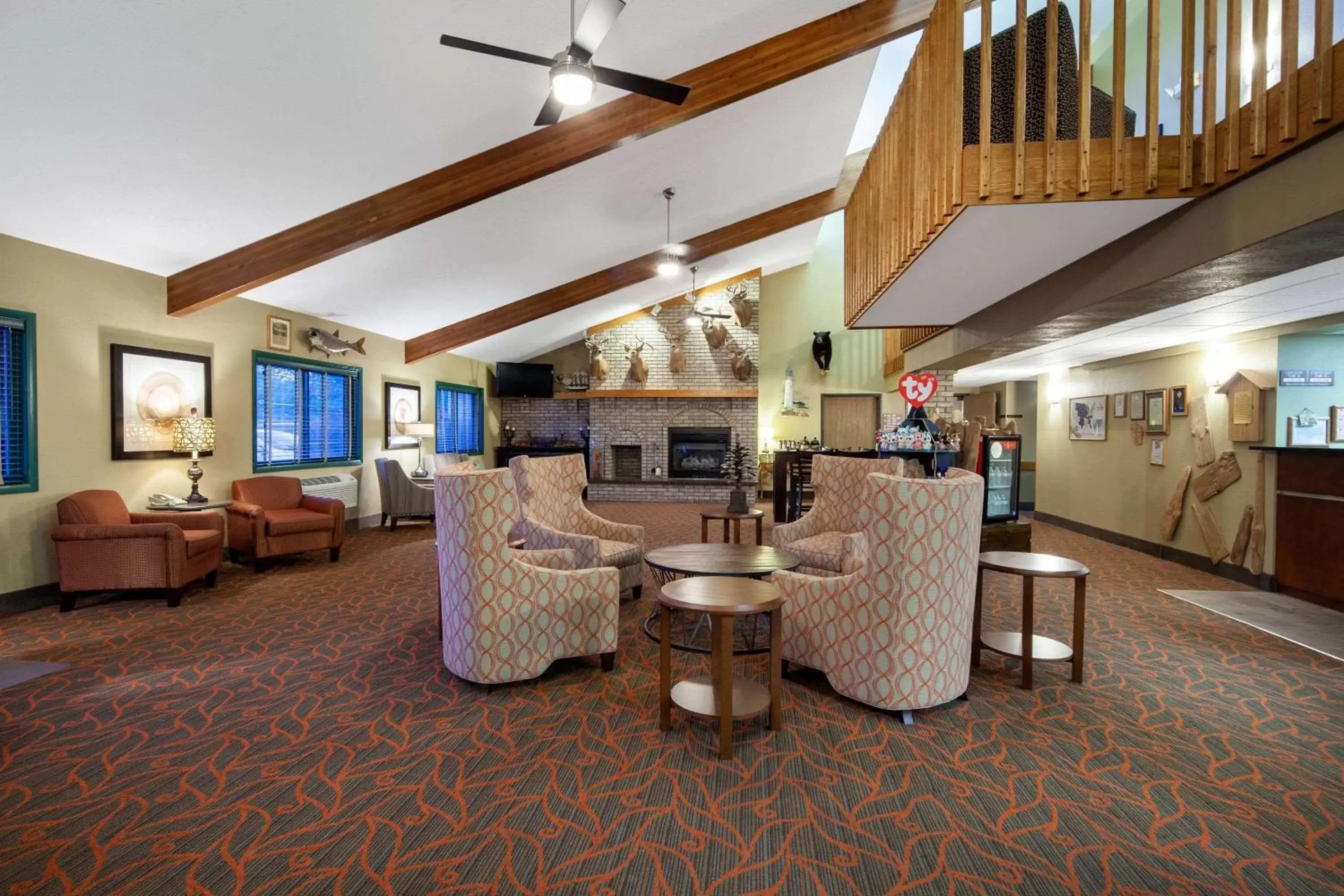 Lobby or reception, Lounge/Bar in AmericInn by Wyndham Ashland