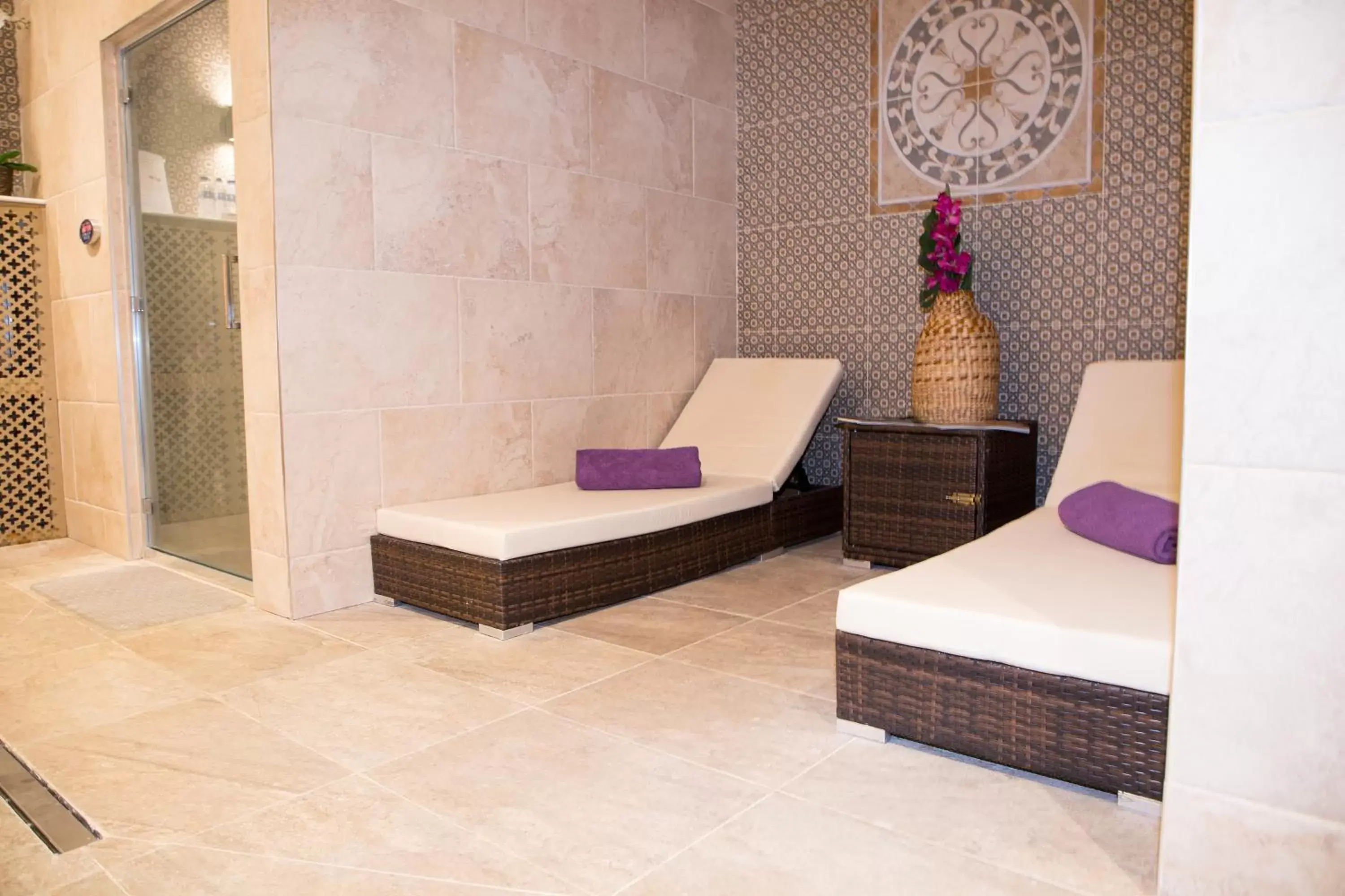 Spa and wellness centre/facilities in Lansbury Heritage Hotel