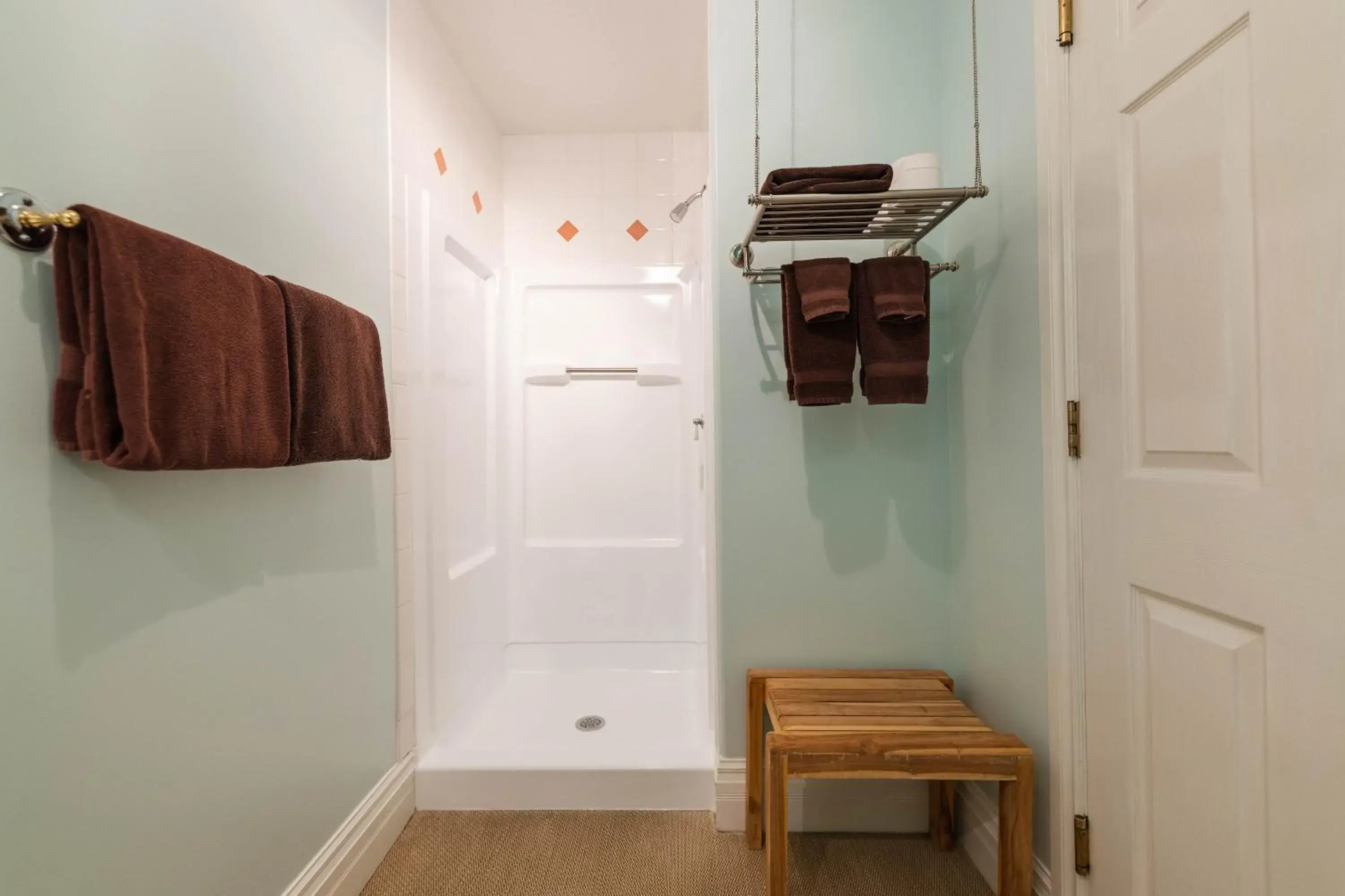 Bathroom, TV/Entertainment Center in Cloudside Hotel