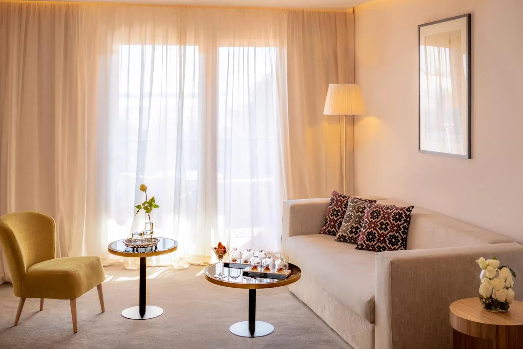 Bedroom, Seating Area in Sofitel Marrakech Lounge and Spa