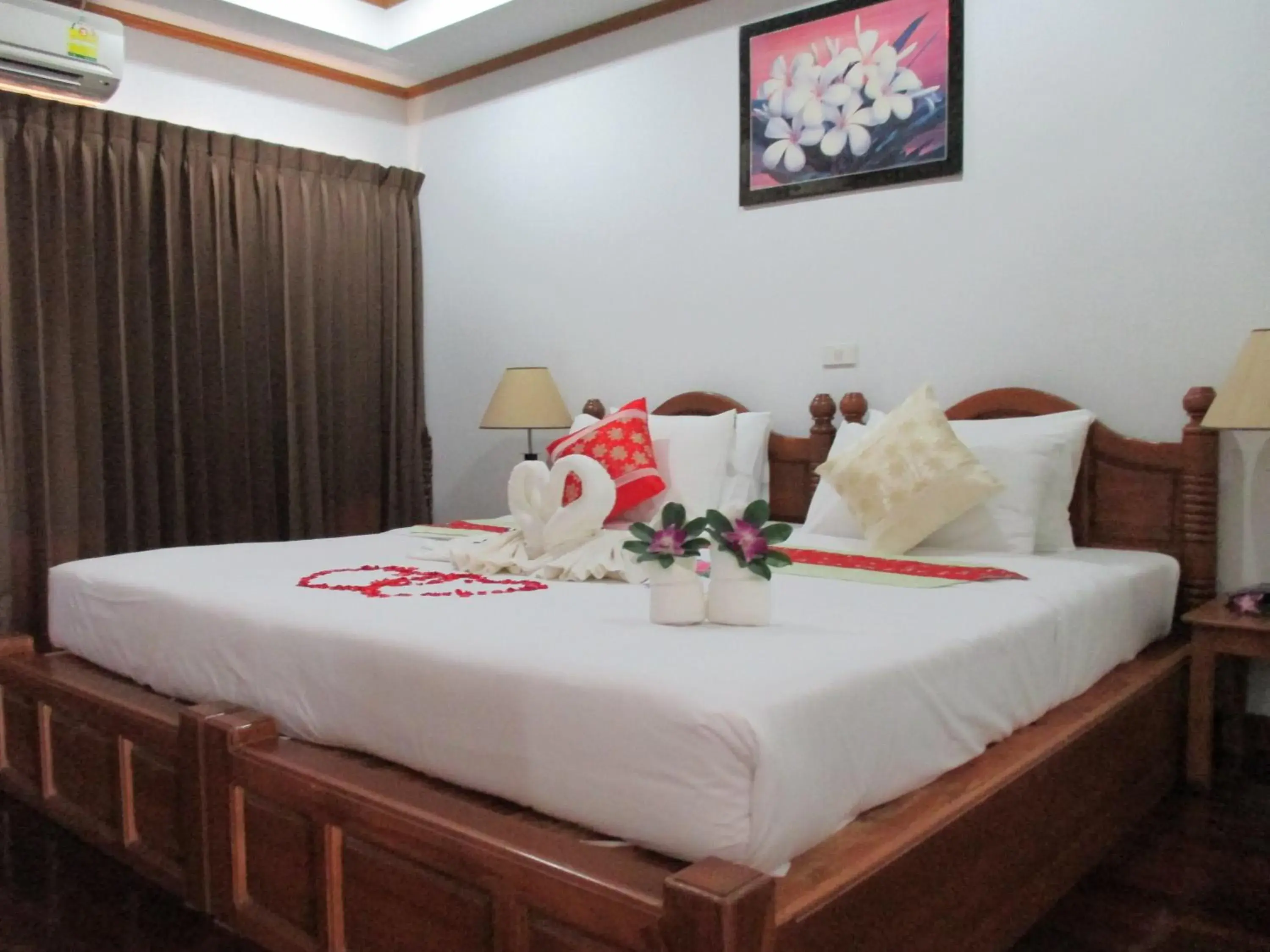 Bed in Lipa Bay Resort