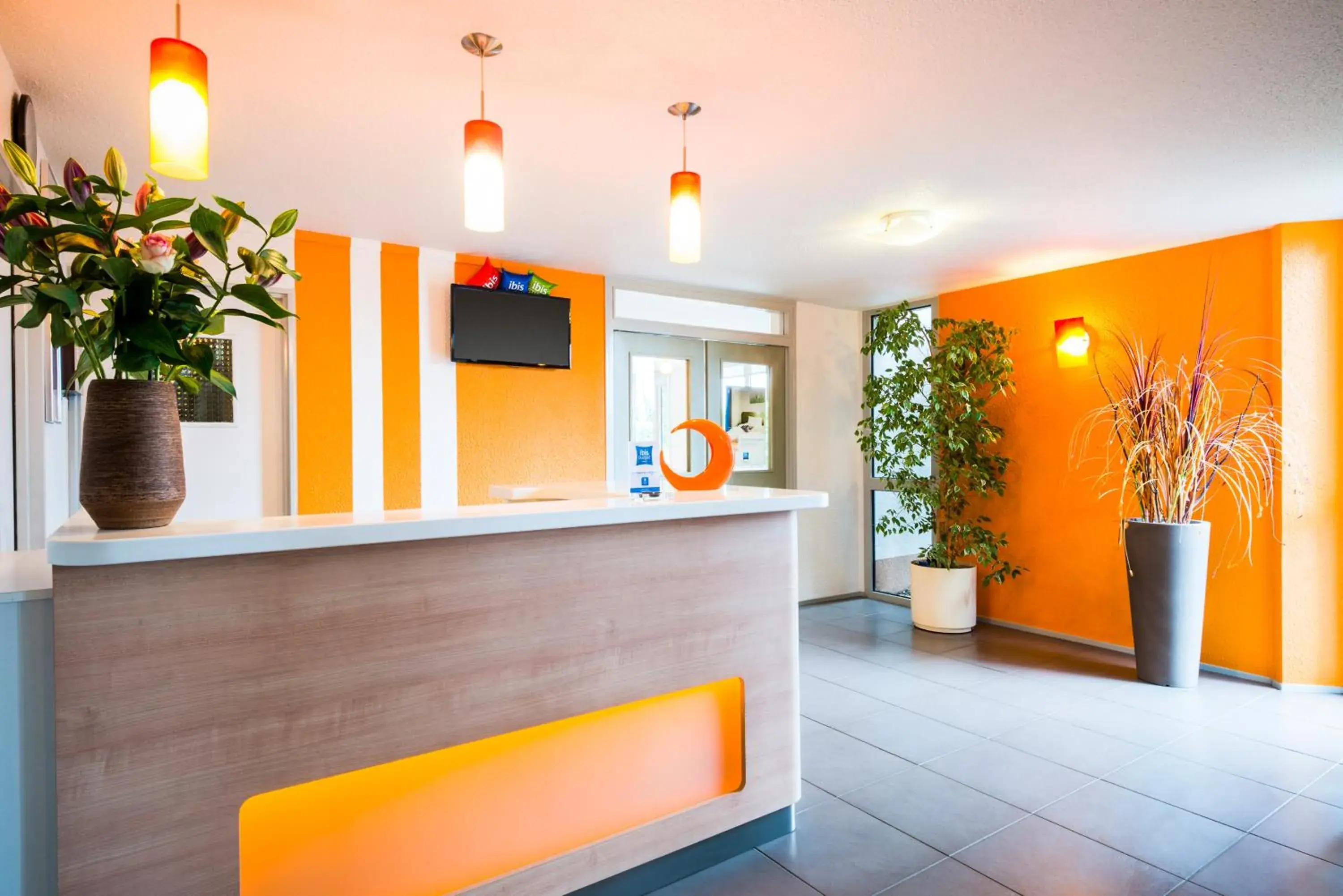 Lobby or reception in ibis budget Châtellerault Nord Lobby or reception in ibis budget Châtellerault Nord