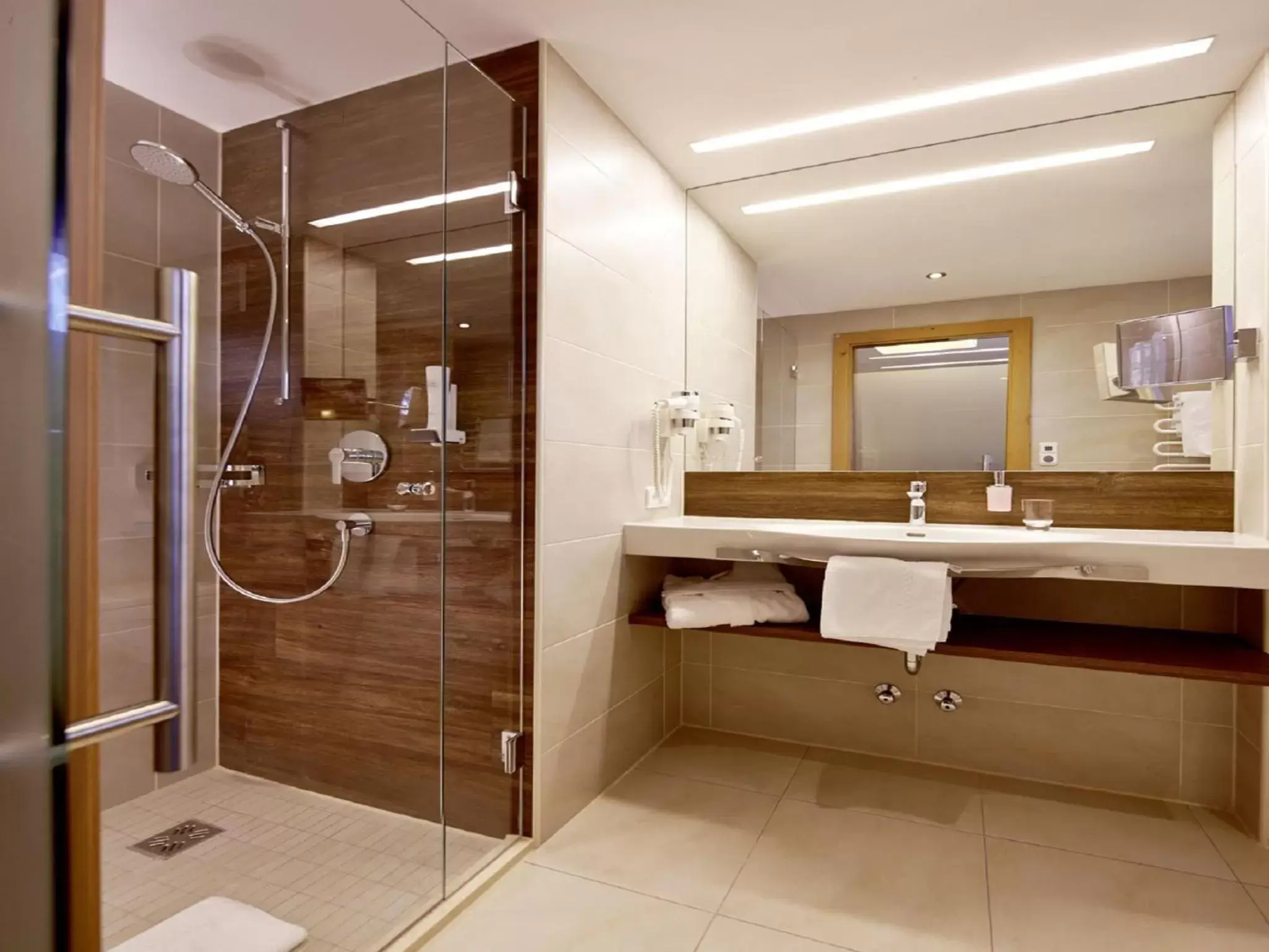 Shower, Bathroom in Hotel Garni Melanie