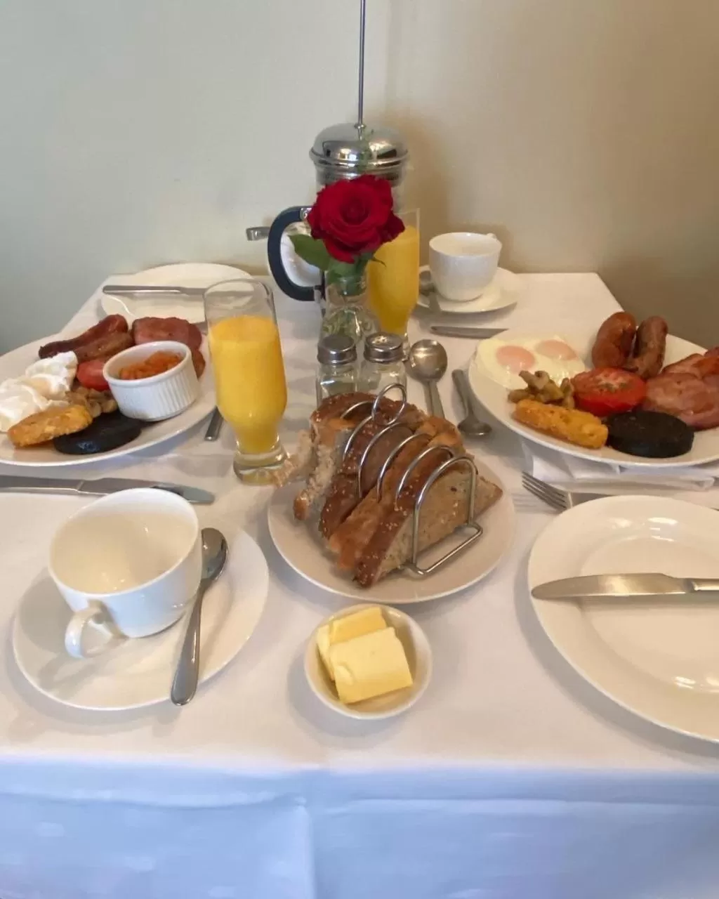 Breakfast in The New White Lion