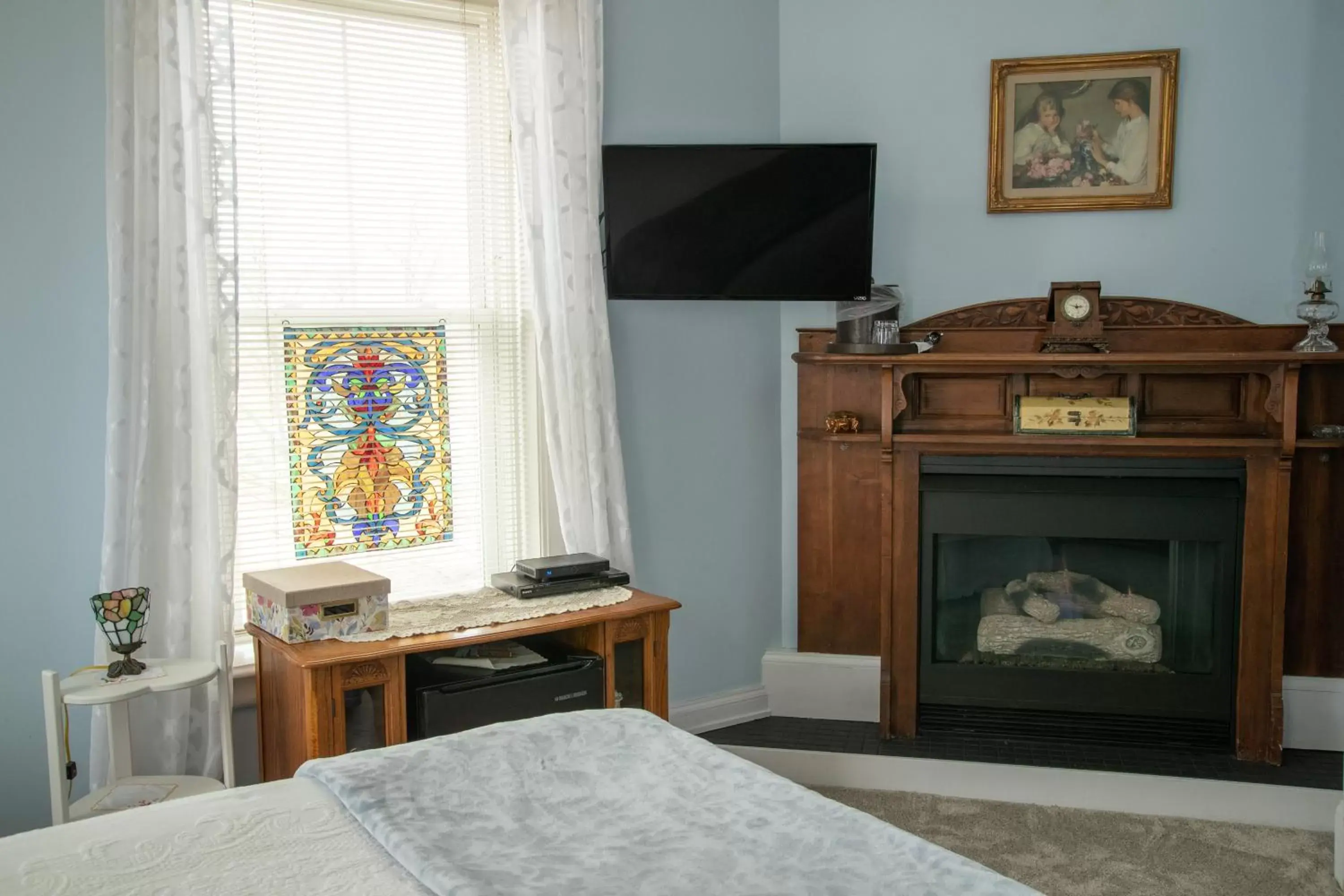 TV/Entertainment Center in Cloran Mansion Bed & Breakfast