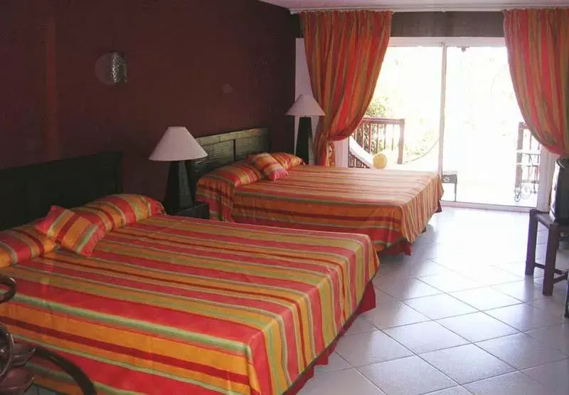 Bed in Tropical Manor Inn - Kingston
