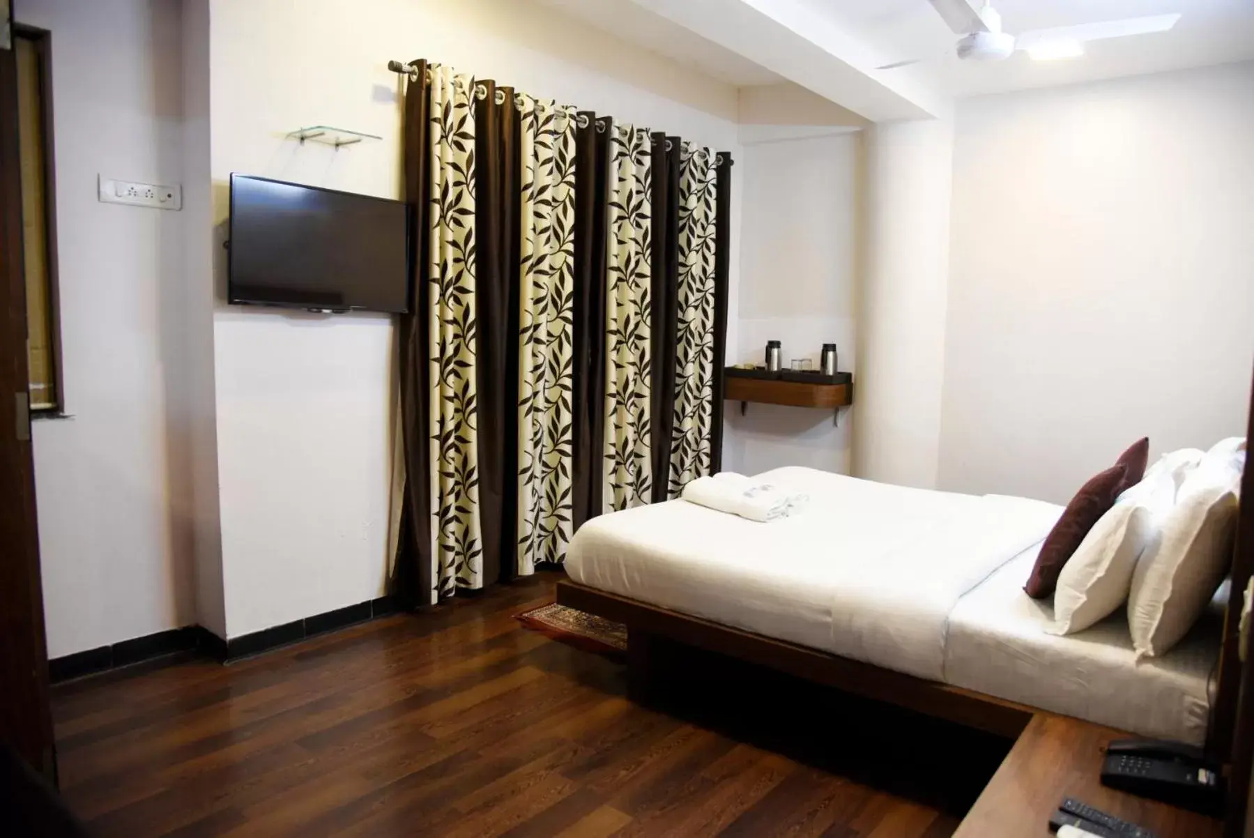 Bedroom, Bed in Hotel Sai Yatri Bedroom, Bed in Hotel Sai Yatri