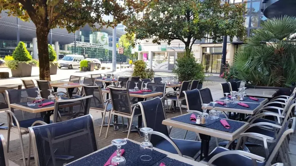 Patio, Restaurant/Places to Eat in Hotel Europole