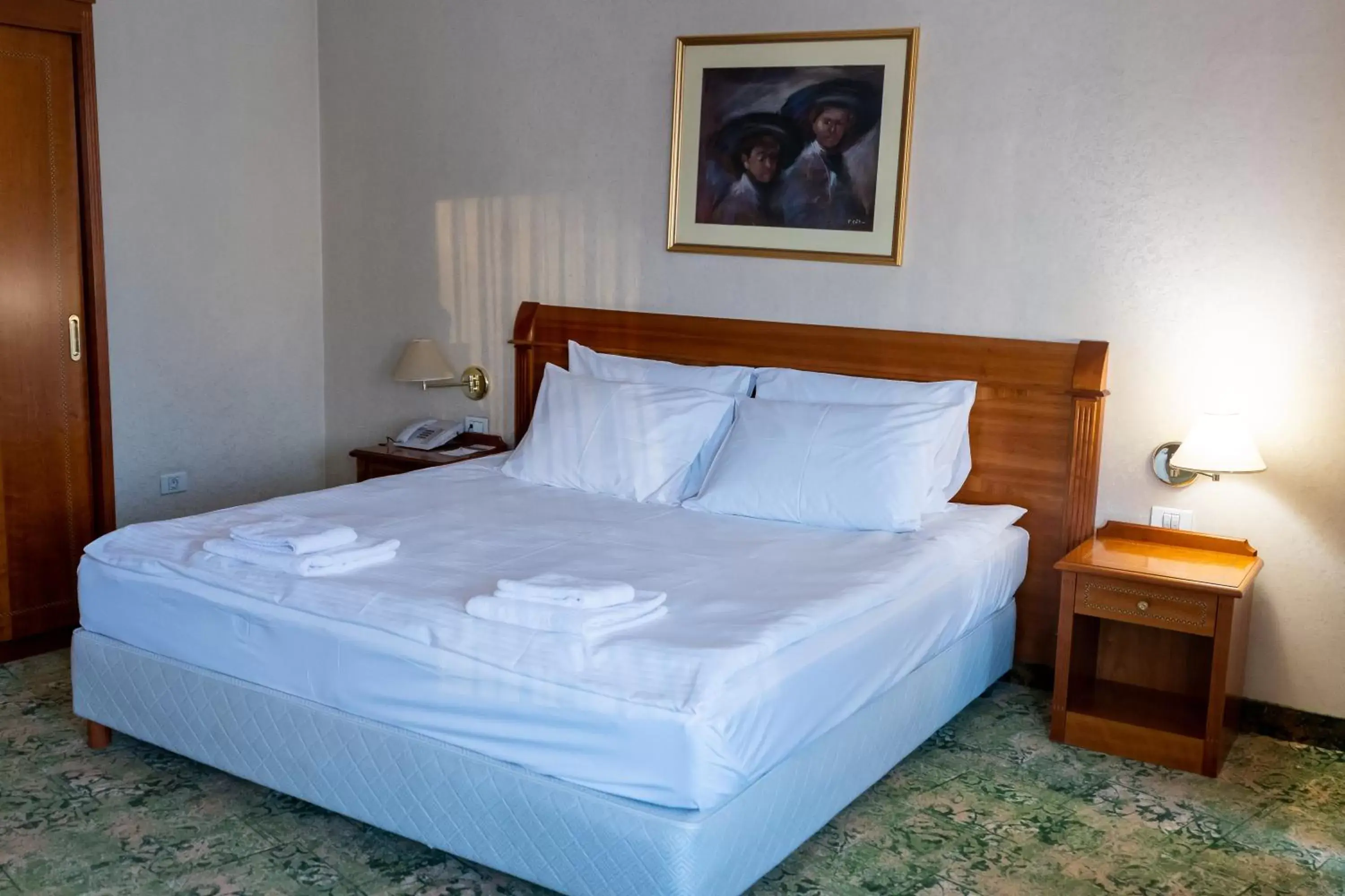 Bed in Best Western Hotel Turist