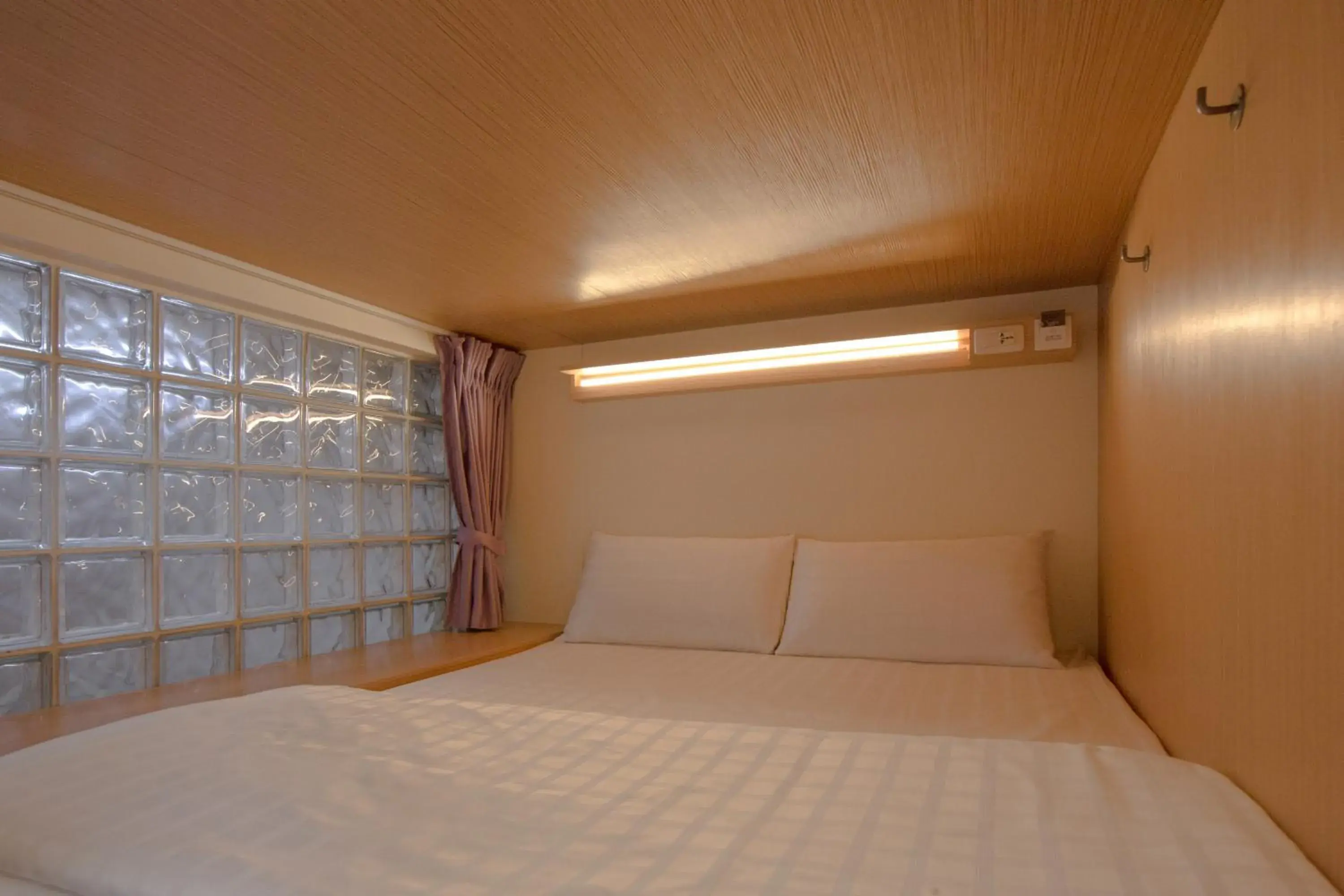 Bed, Room Photo in Fun Inn Taipei