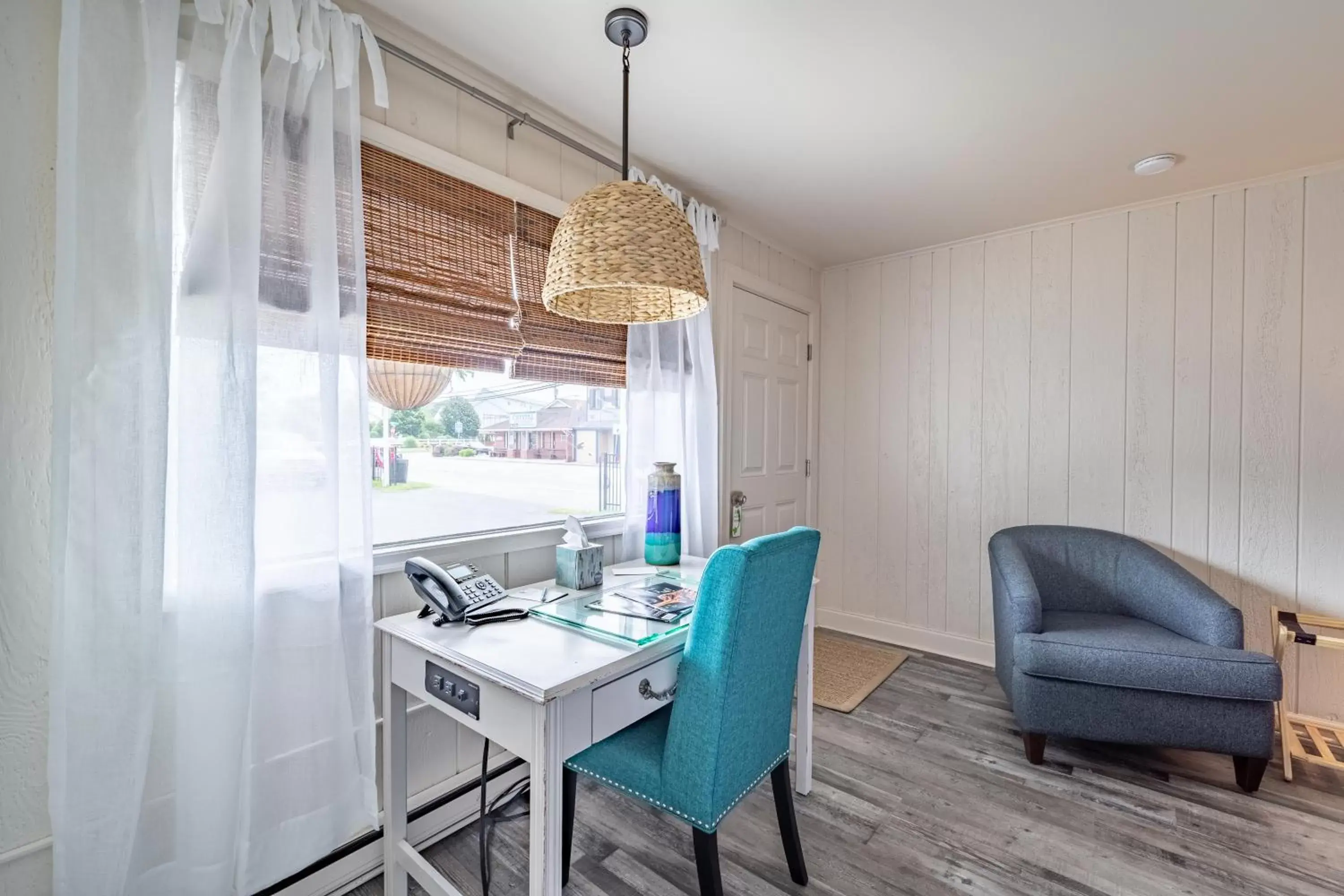 Seating area, Dining Area in Ocean Glass Inn