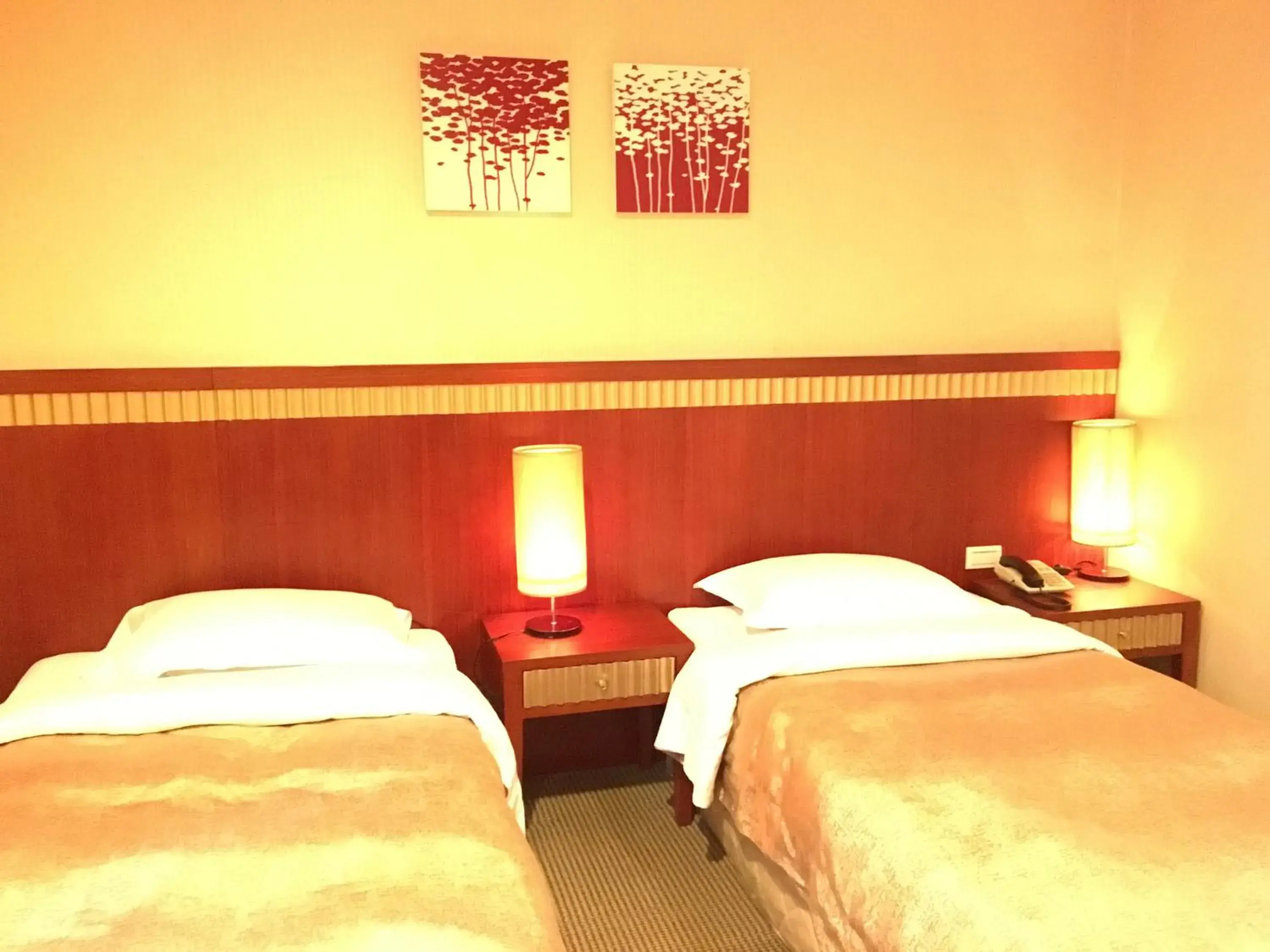 Bed in Eastern Beauty Hotel