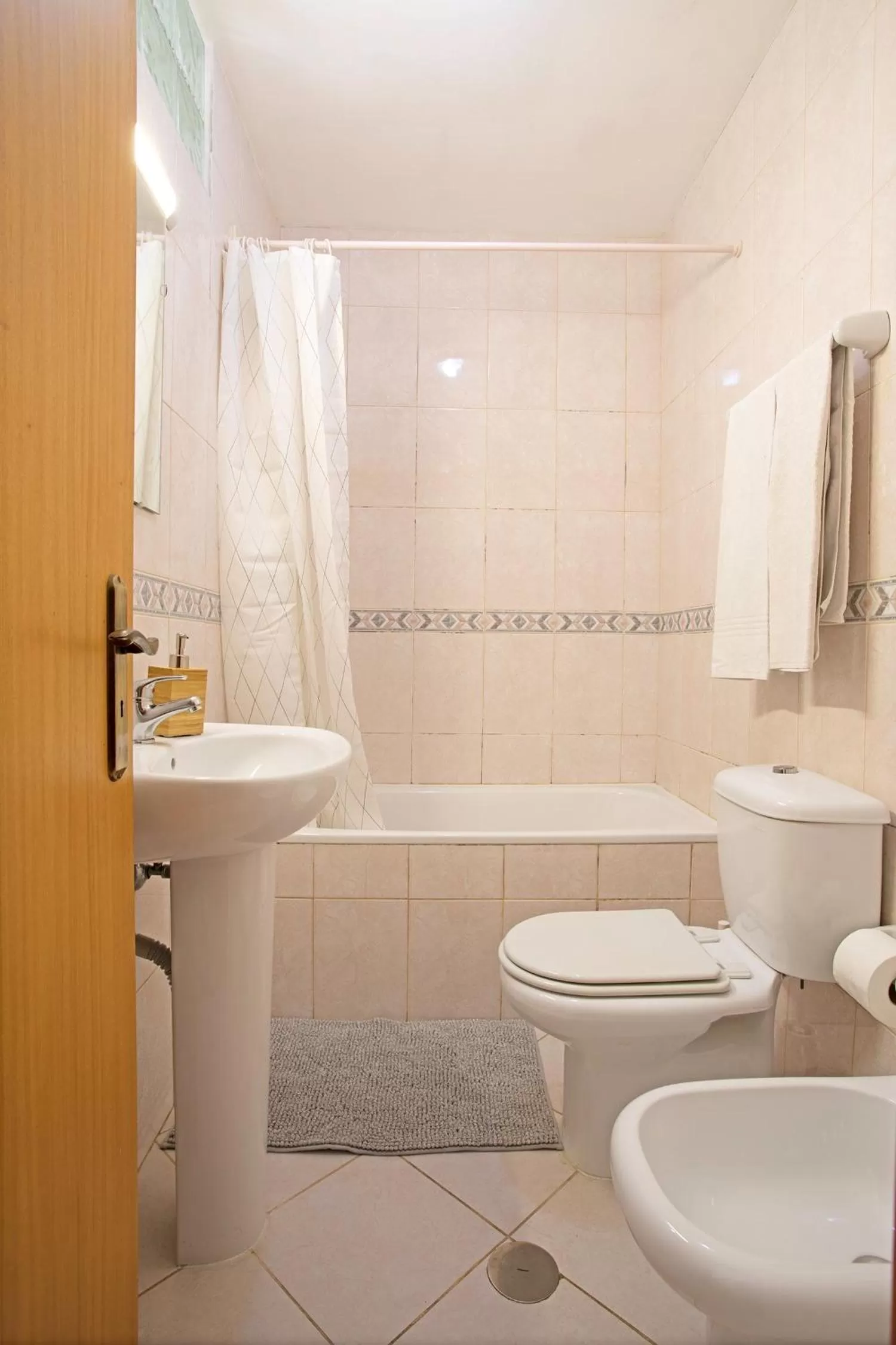 Shower, Bathroom in Porto Je T'aime - Solar São João