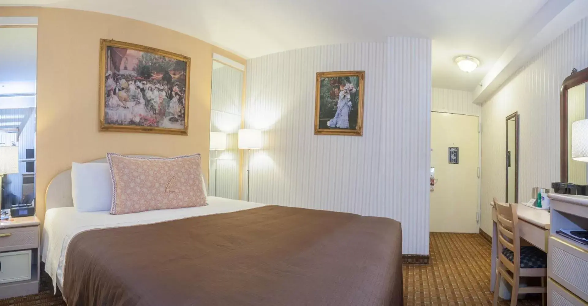 Bedroom, Bed in Flushing Central Hotel