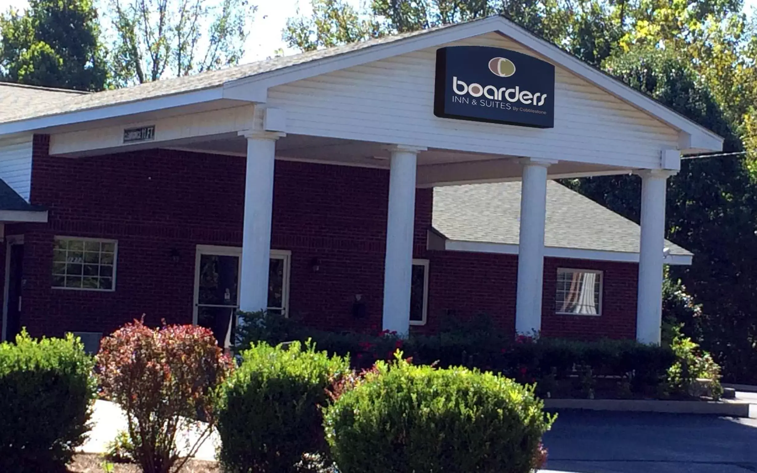 Facade/entrance, Property Building in Boarders Inn & Suites by Cobblestone Hotels - Ashland City