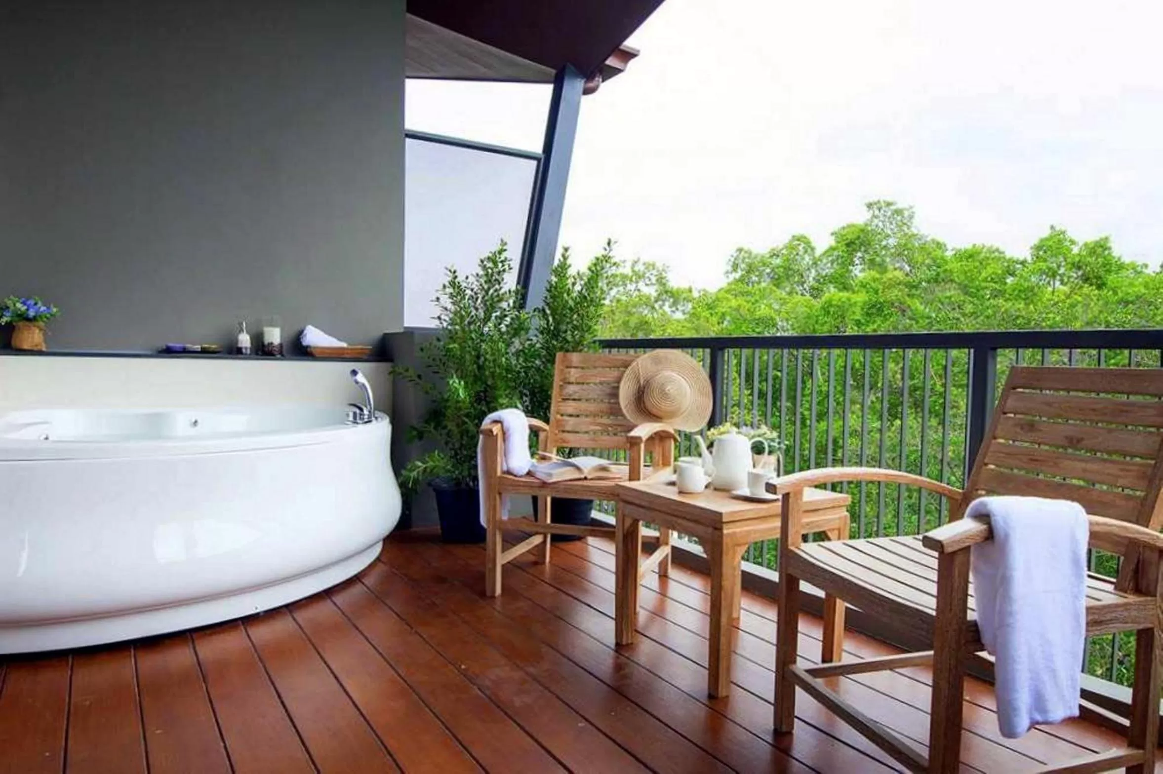 Shower in Rimnaam Klangchan Hotel - SHA Plus