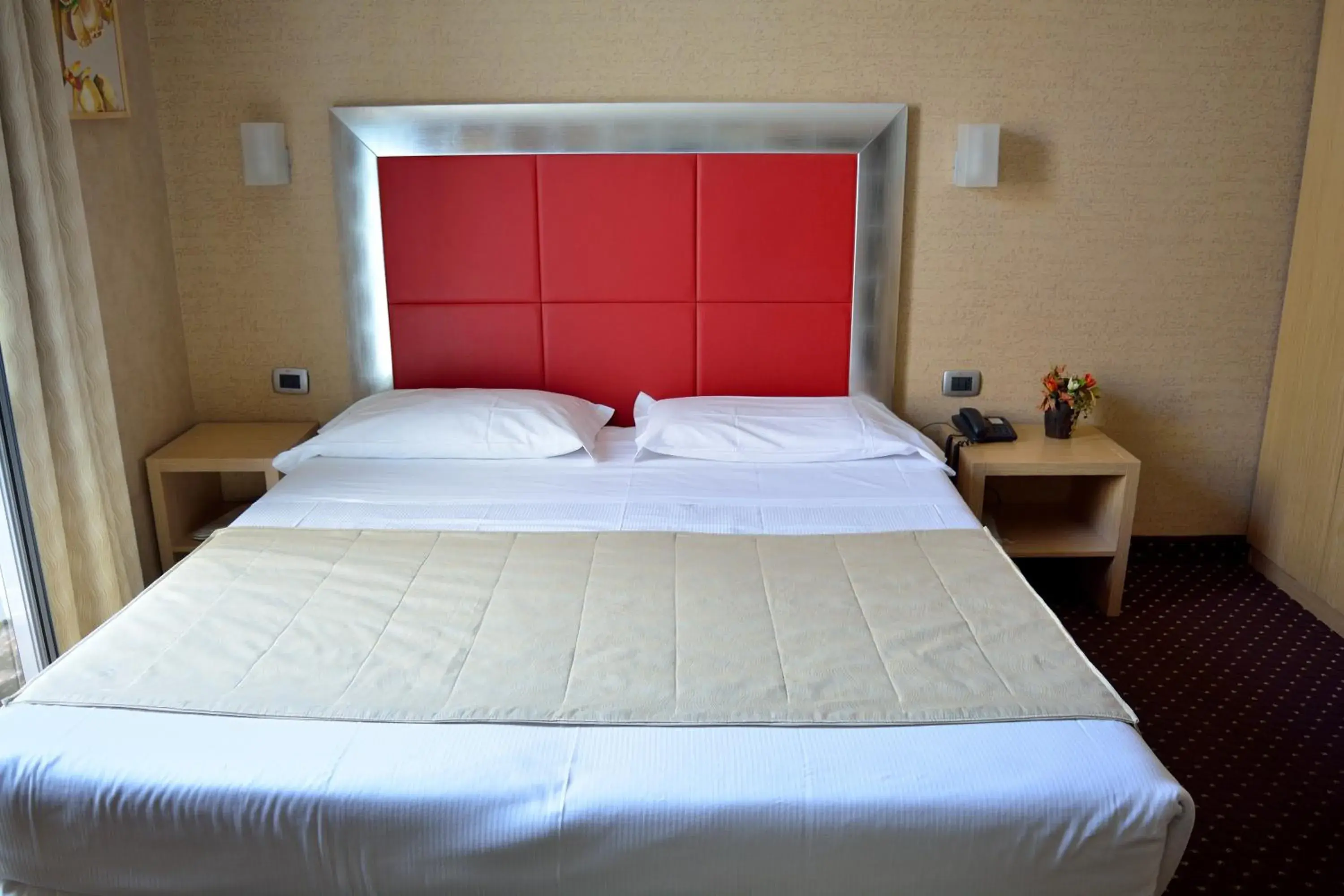 Bed, Room Photo in Hotel Susa