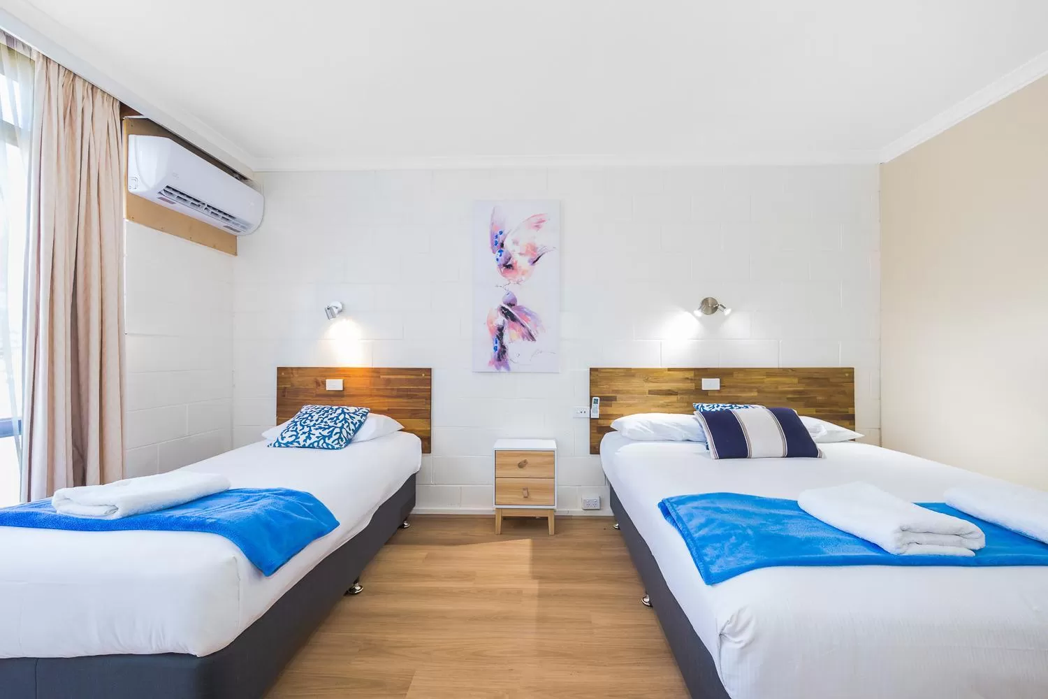 Bed in Plainsman Motel