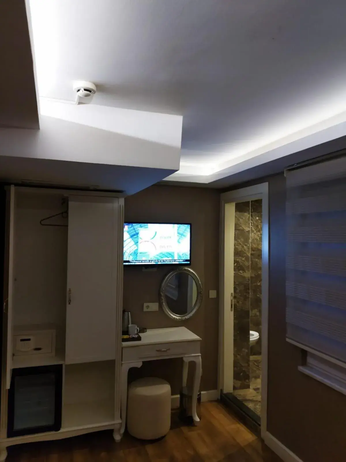 TV and multimedia, TV/Entertainment Center in Sun Comfort Hotel