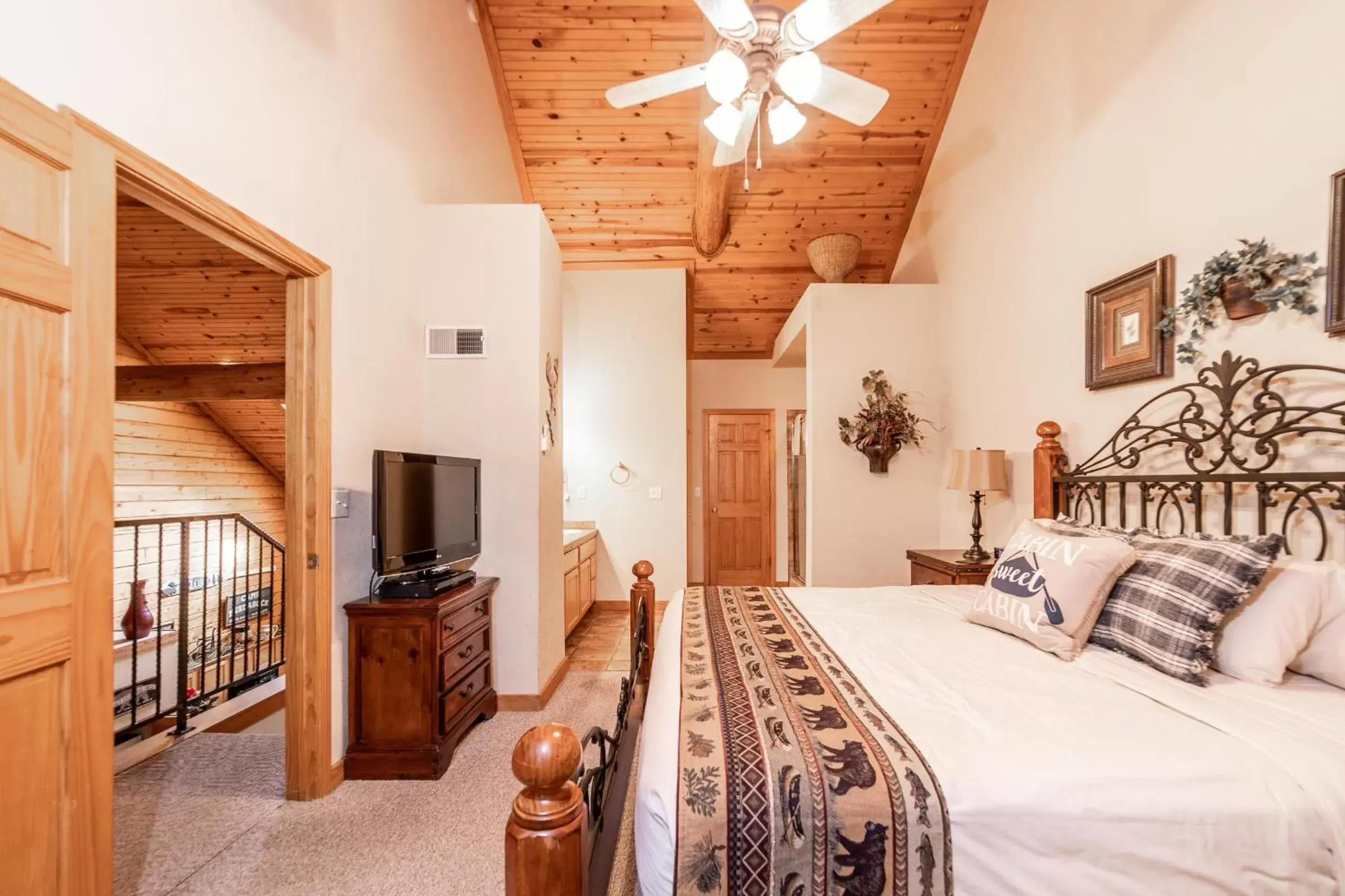 Photo of the whole room in Cabins at Grand Mountain