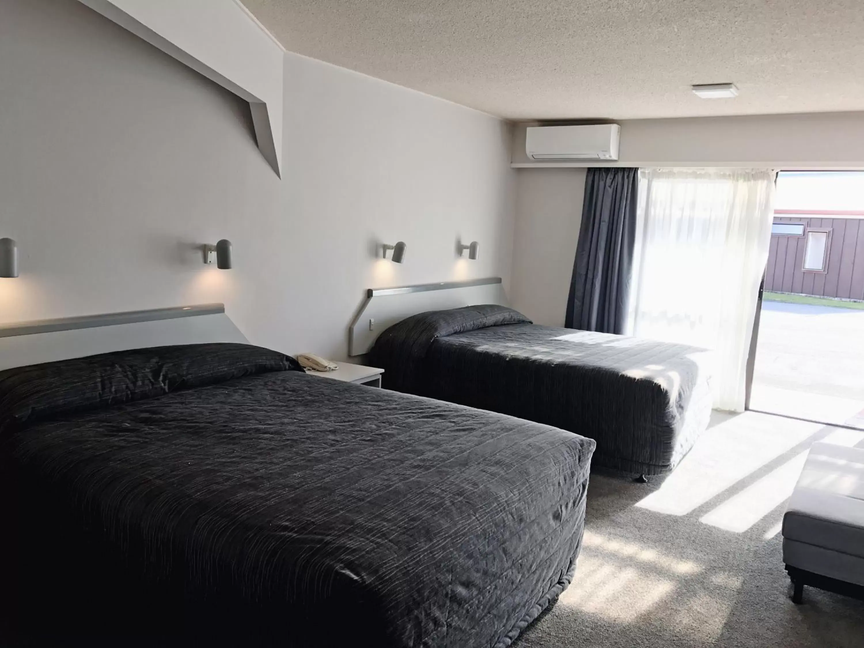 Superior Twin Room in The Village Inn Hotel Superior Twin Room in The Village Inn Hotel