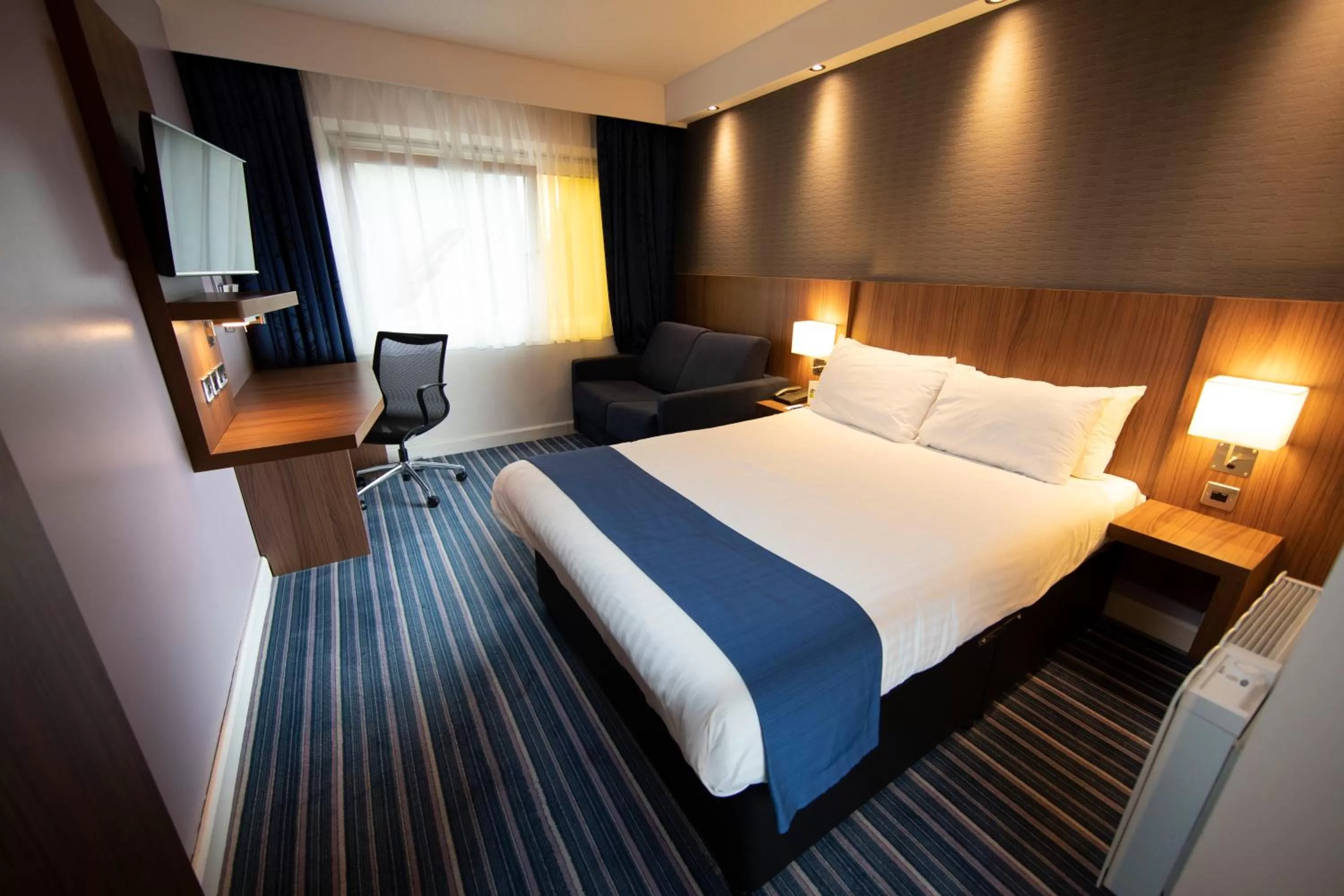 Bedroom, Bed in Holiday Inn Express, Chester Racecourse by IHG