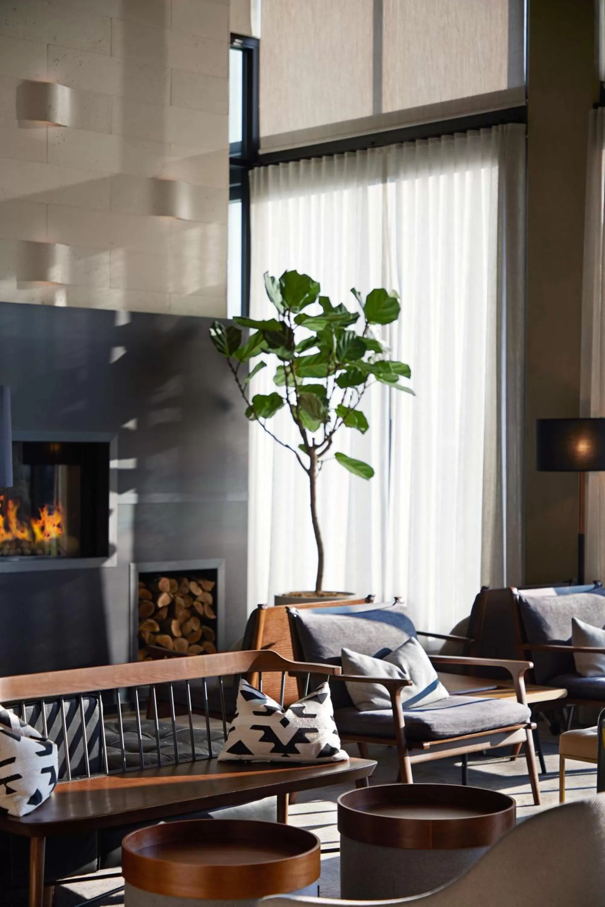 Lobby or reception in Tapestry By Hilton The Fort Sutter Hotel Sacramento, Ca