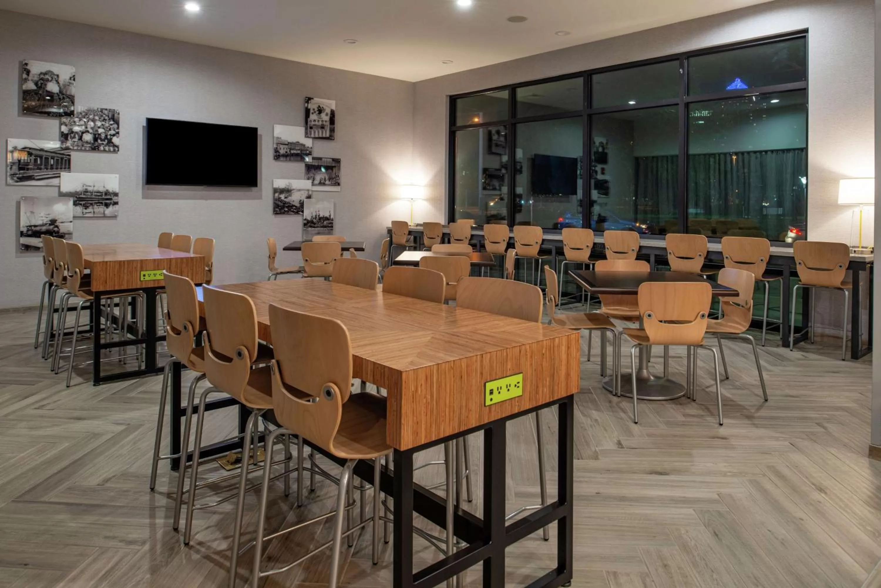 Breakfast in Home2 Suites By Hilton Tampa Downtown Channel District