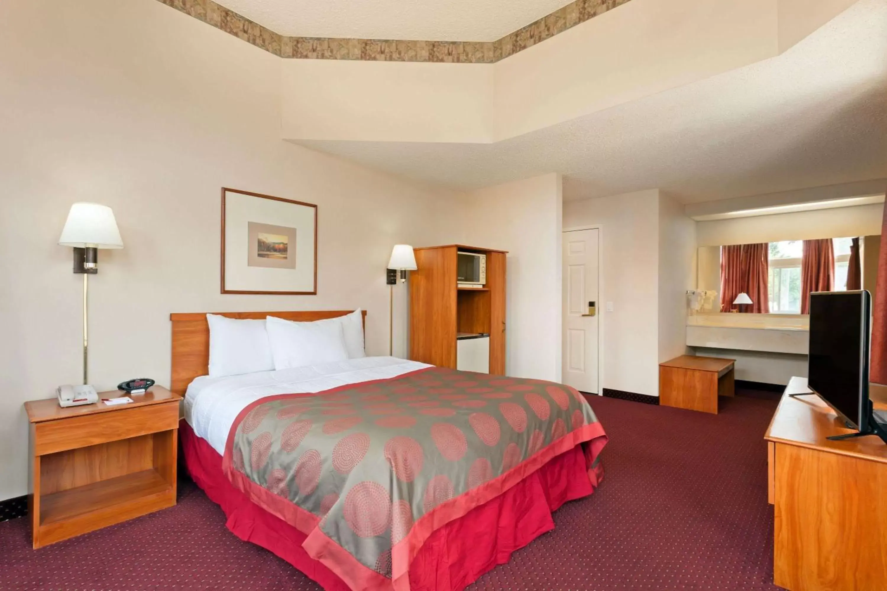 Photo of the whole room, Bed in Ramada by Wyndham SeaTac Airport North