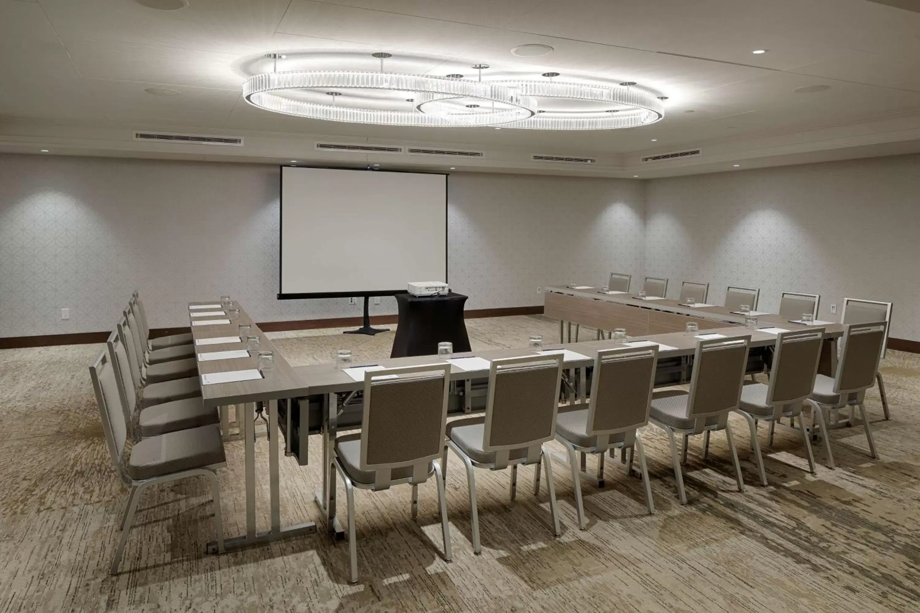 Meeting/conference room in The Kingsley Bloomfield Hills - a DoubleTree by Hilton