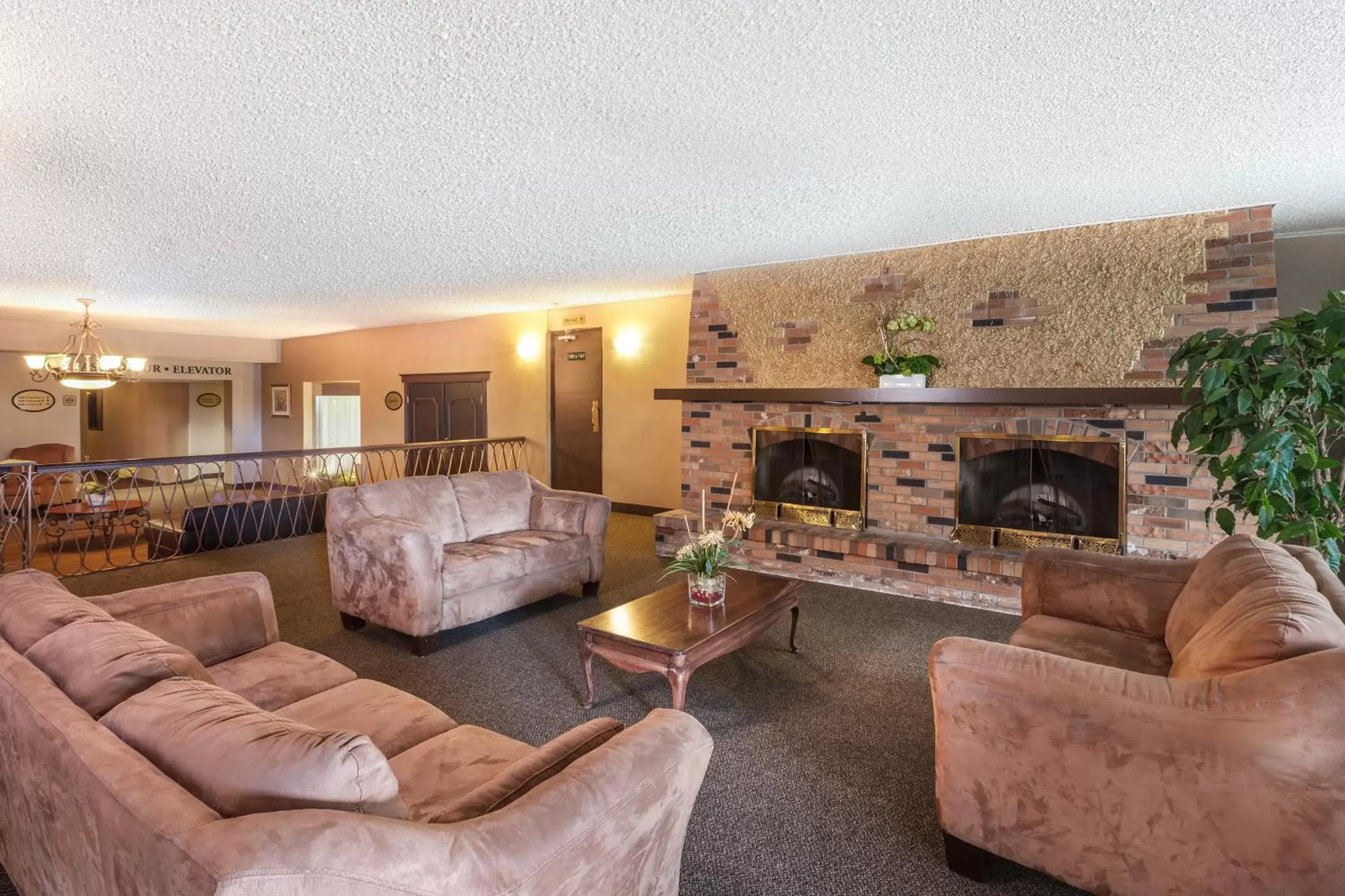 Communal lounge/ TV room, Seating Area in Hotel Universel