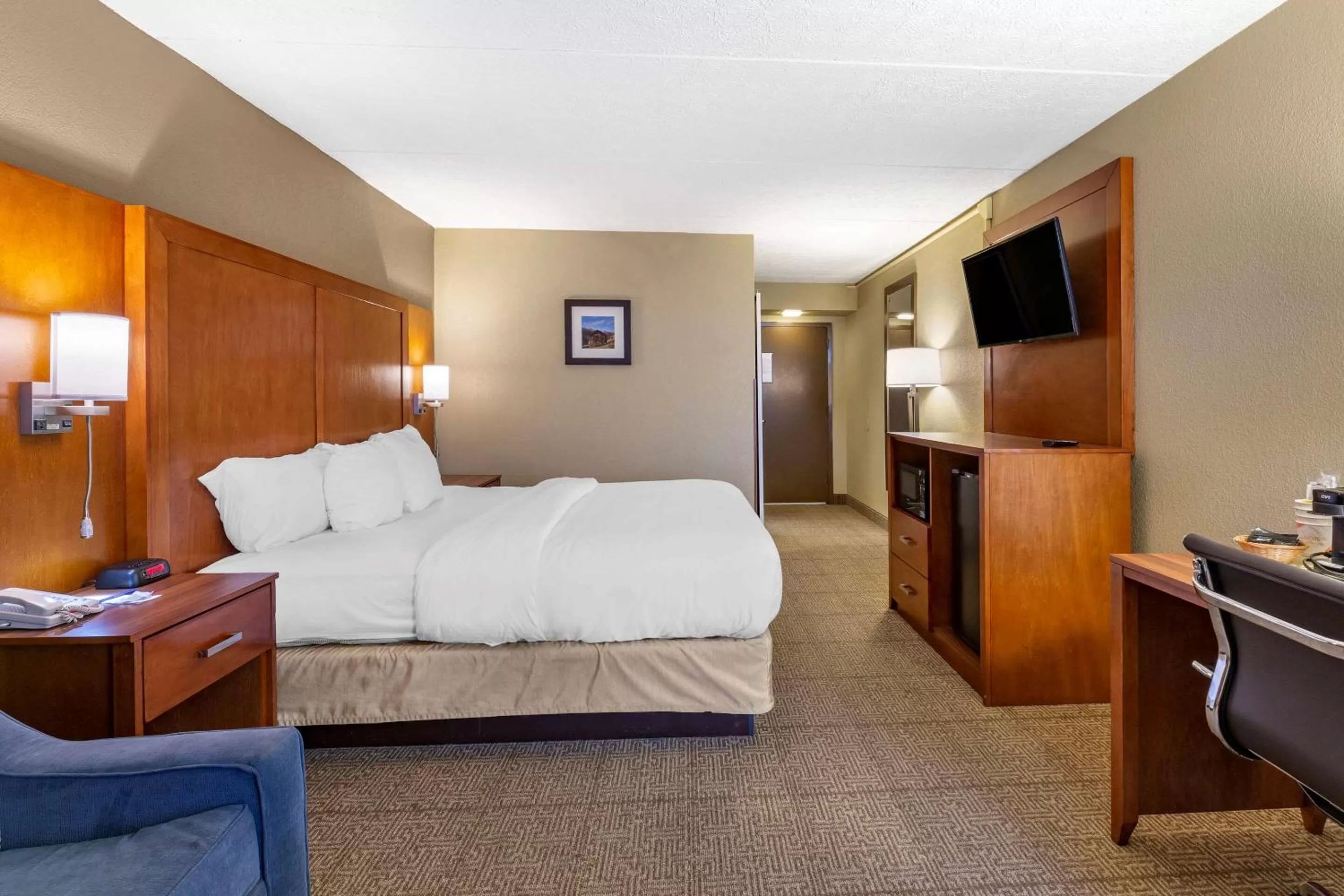 Photo of the whole room, Bed in Comfort Inn Alliance