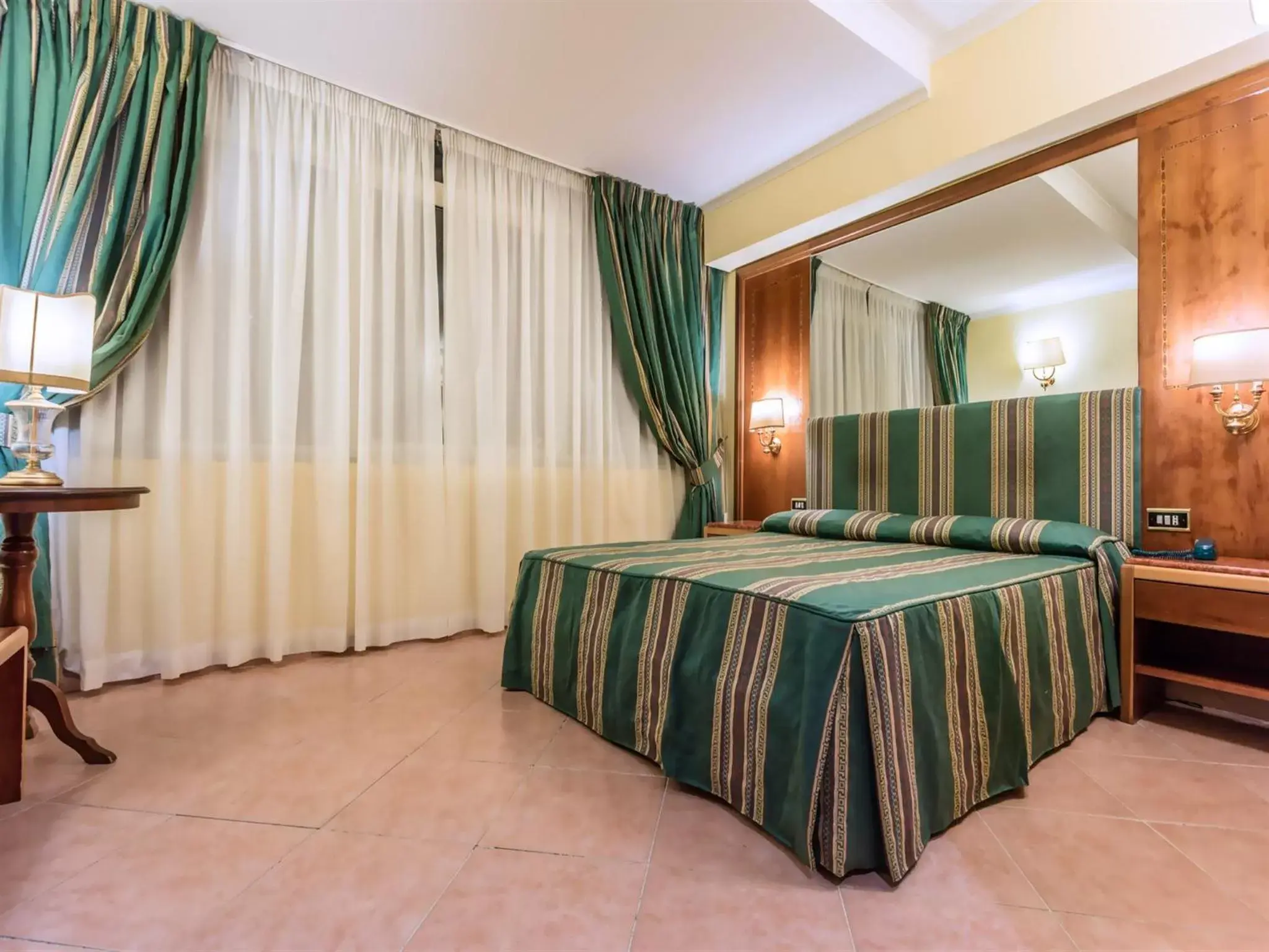 Bedroom, Bed in Raeli Hotel Archimede