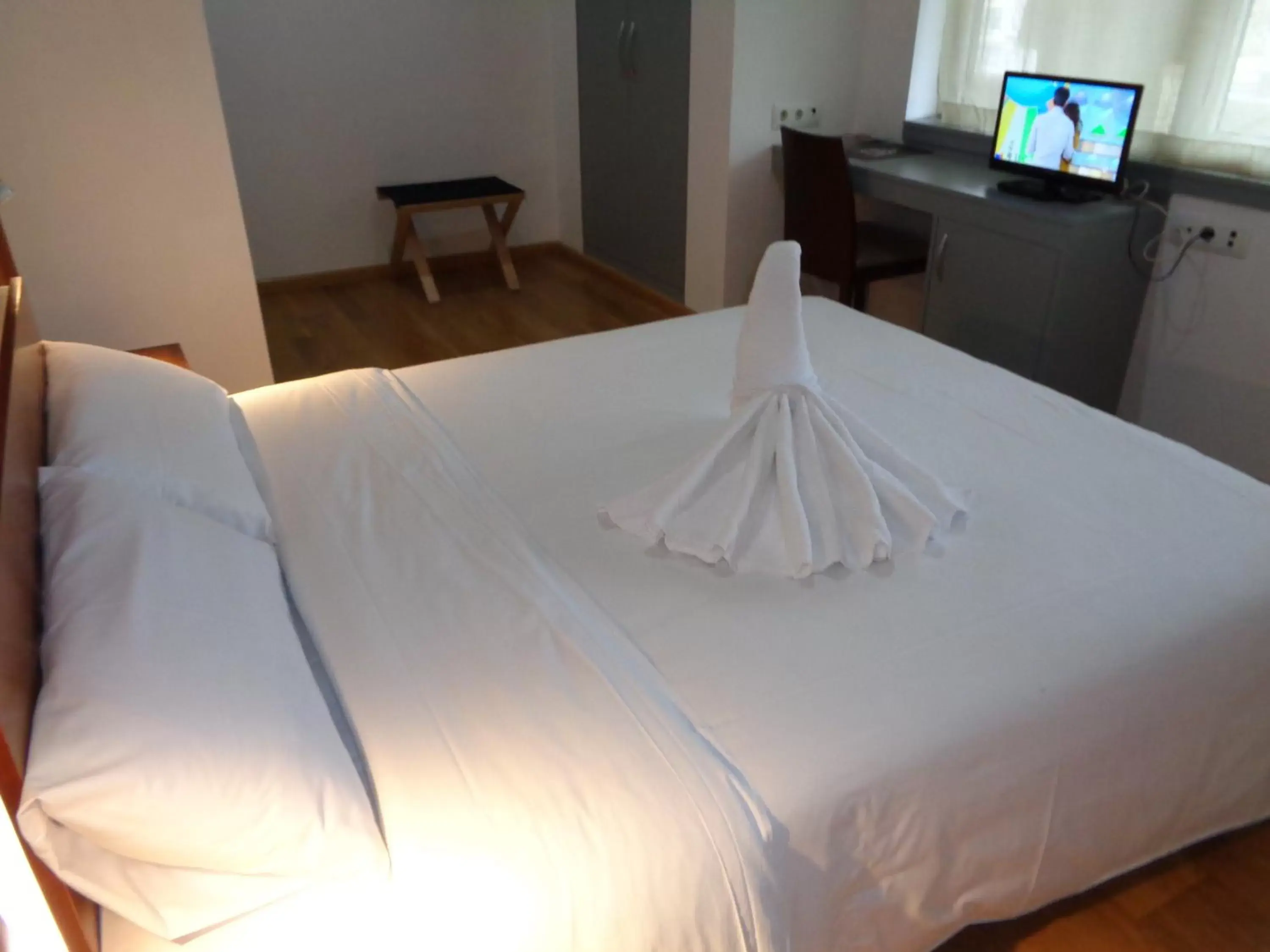 TV and multimedia, Bed in Hotel Villa De Betanzos