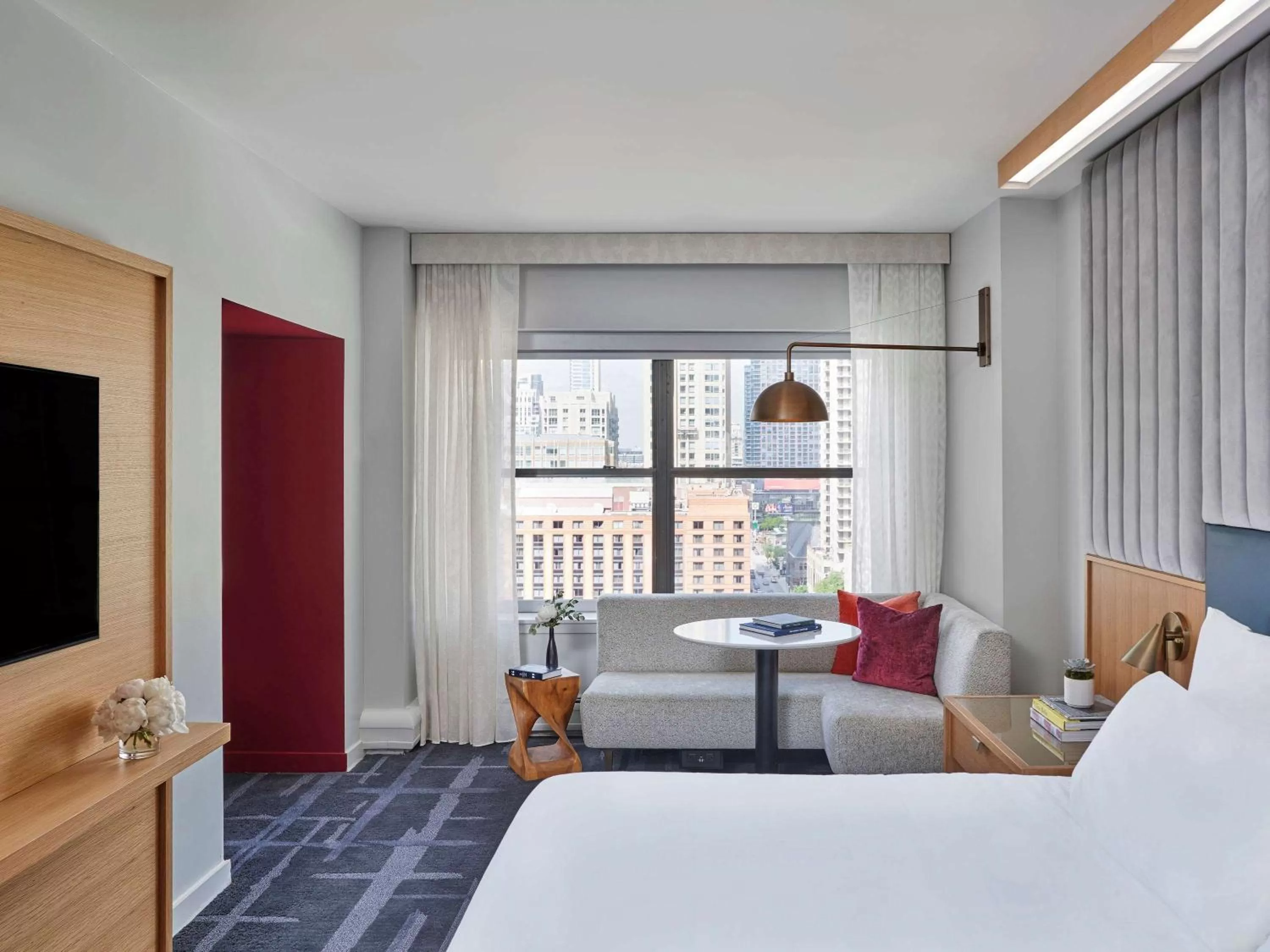 Property building, Bed in 21c Museum Hotel Chicago