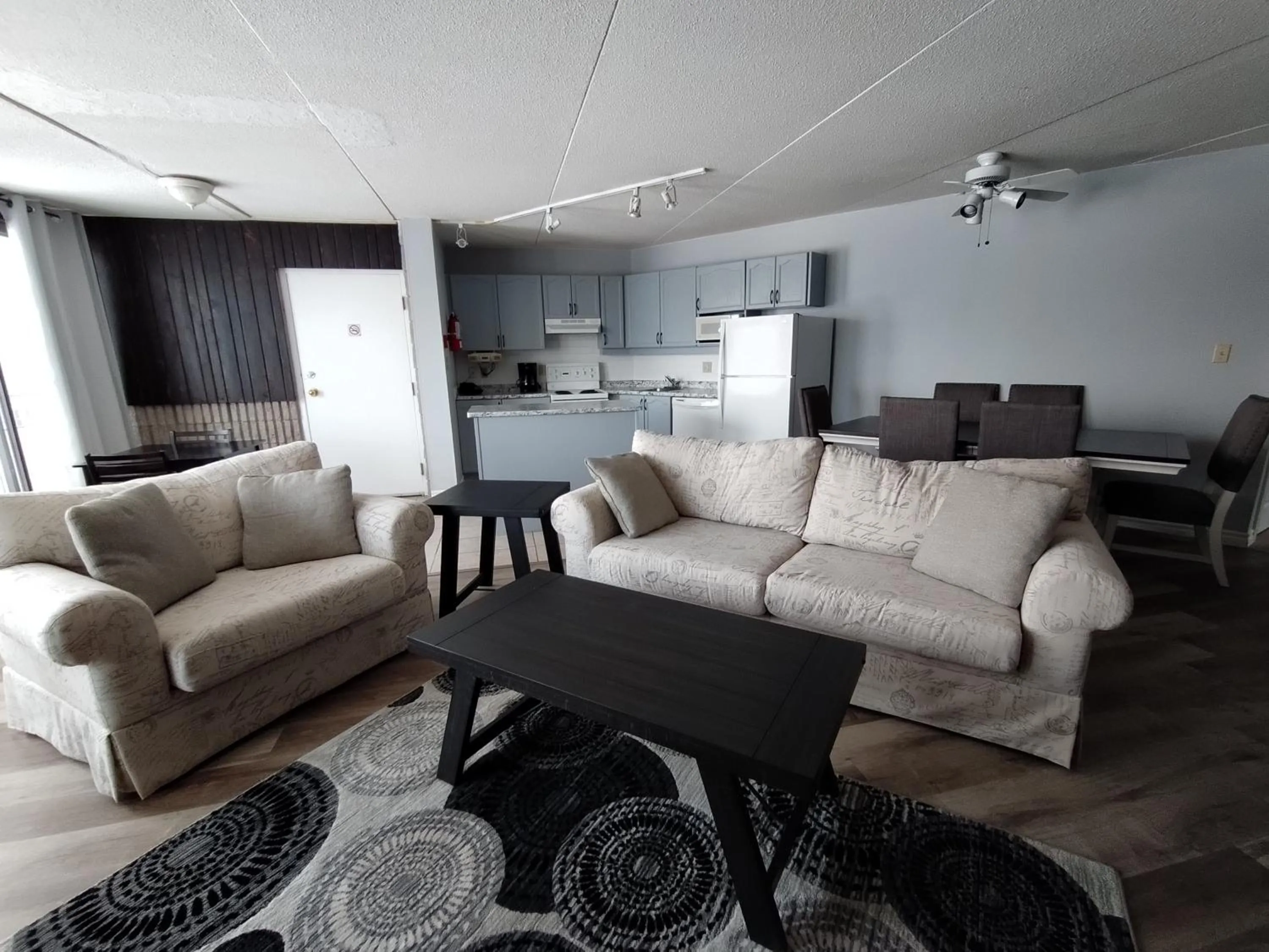 Photo of the whole room in Royal Harbour Resort