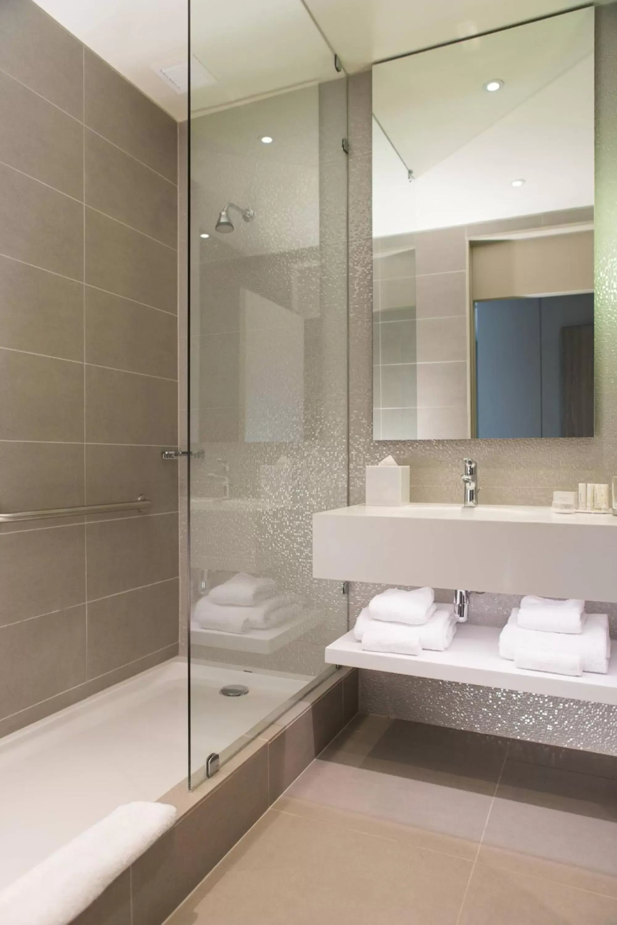 Bathroom in Courtyard by Marriott Santiago Las Condes