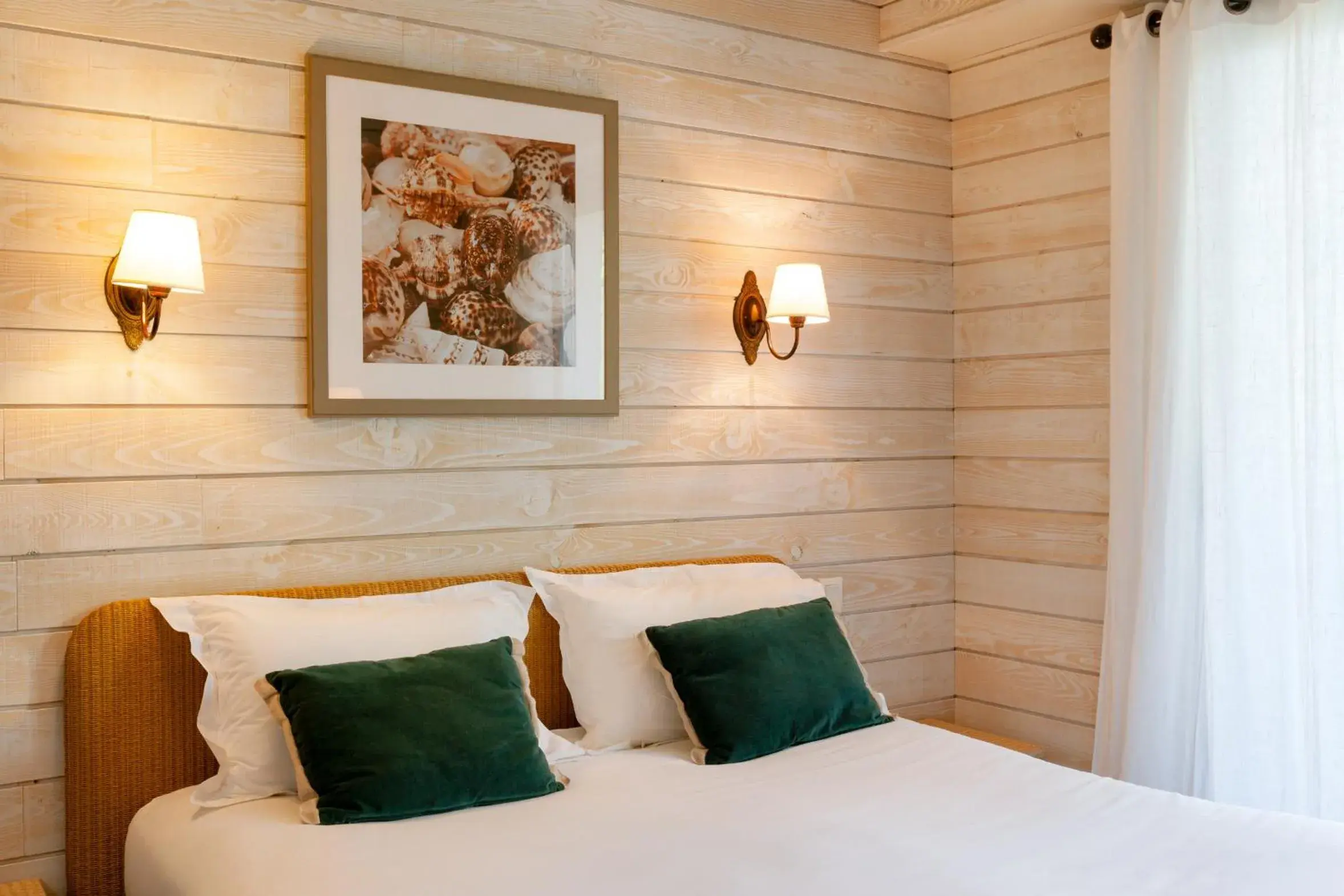 Bedroom, Bed in Hôtel de La Plage by Inwood Hotels