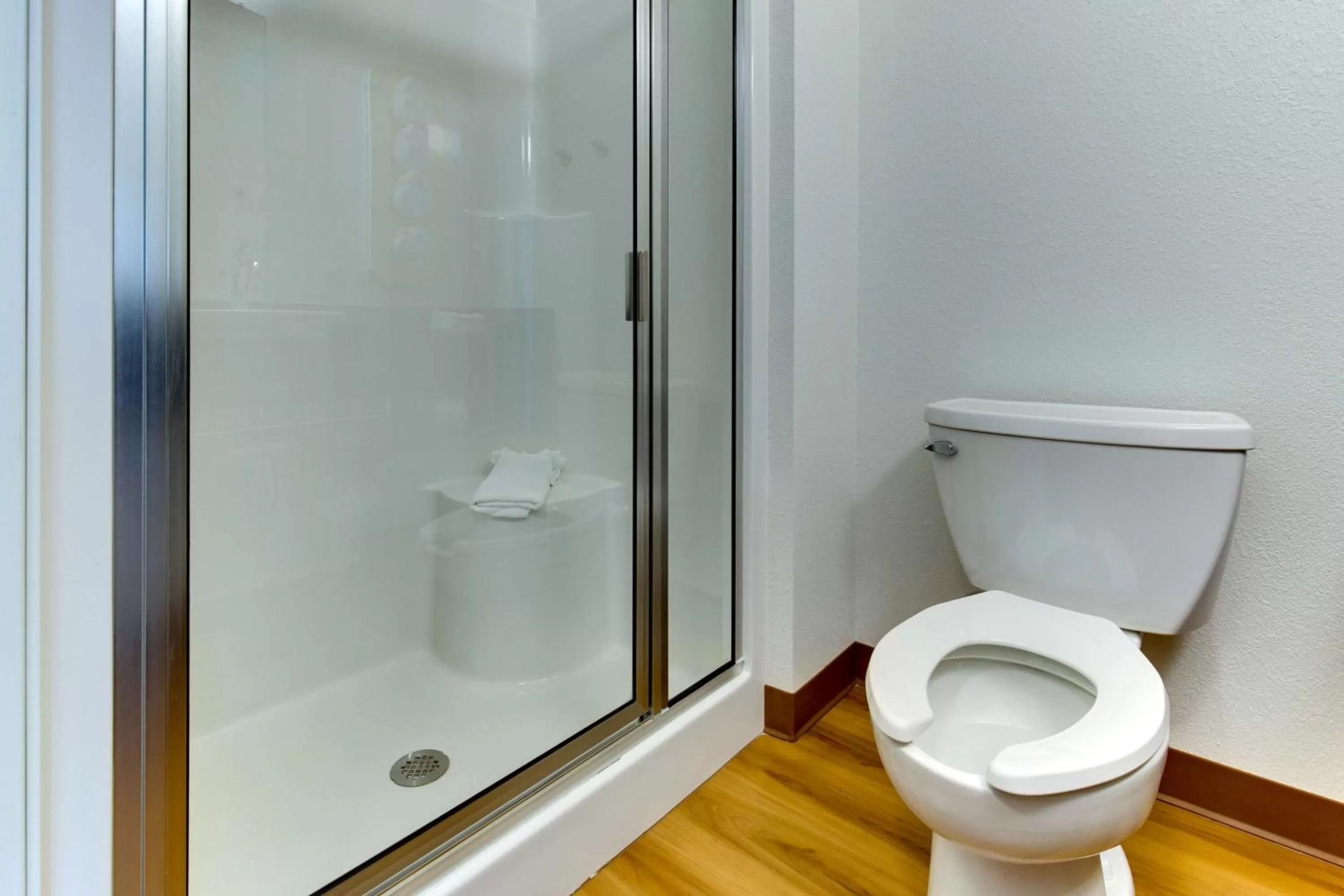 Bathroom in Motel 6 Poplar Bluff, MO