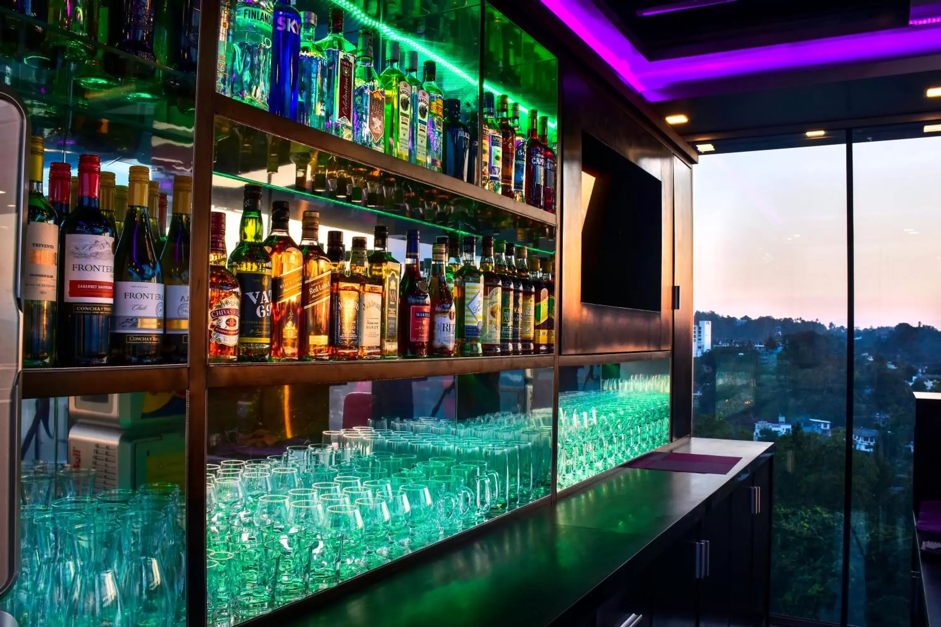 Nightclub / DJ, Lounge/Bar in View360