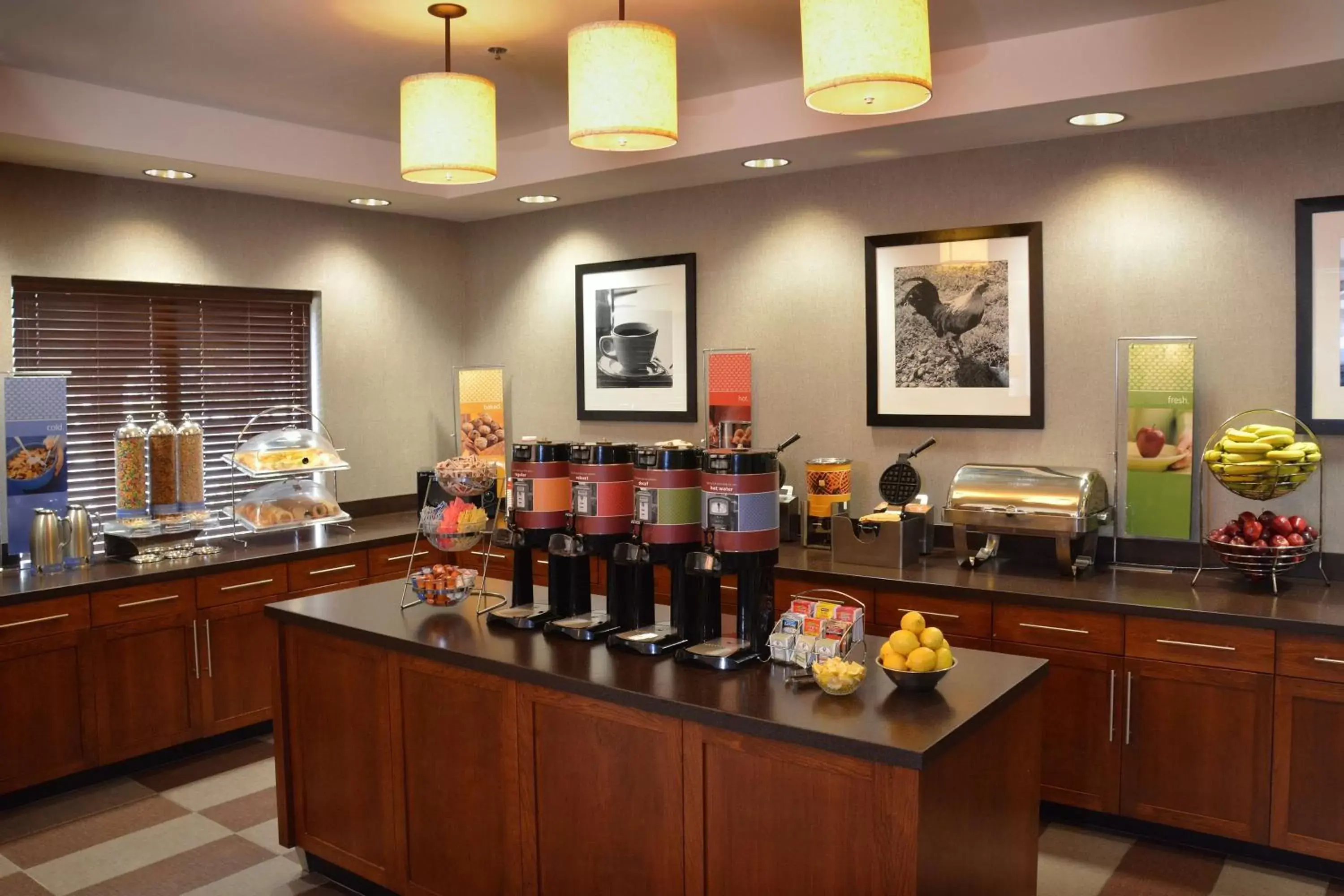 Dining area, Restaurant/Places to Eat in Hampton Inn Medford